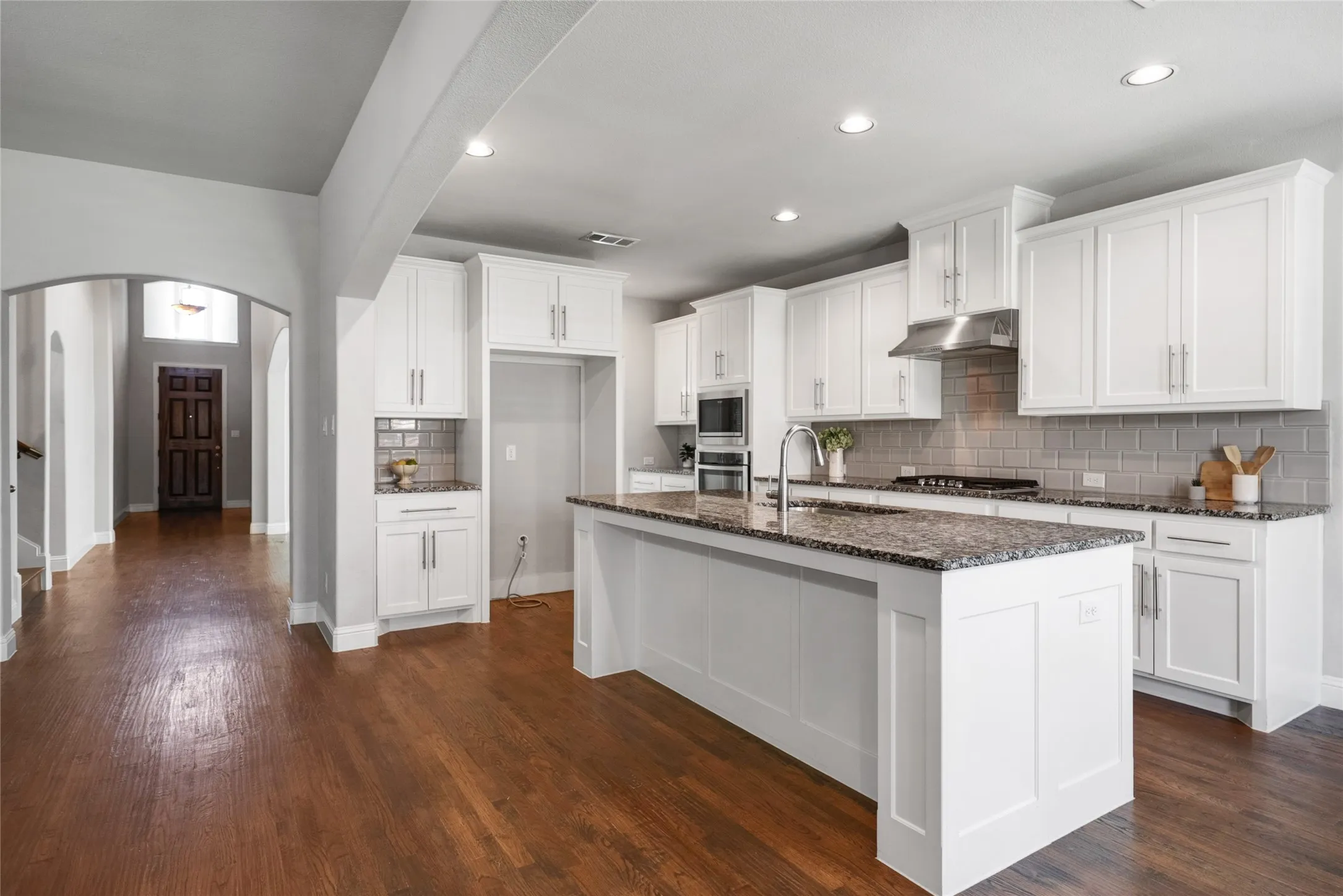 Single Family Residence For Sale in Denton County , 16105 Benbrook Boulevard, Prosper, Texas 75078, 4 Bedroom, 3 Bathroom, 2 Garage spaces, 2,988 Sqft, built in 2017, mls#21363761, Real Estate Agent in Prosper, Homes For Sale in Denton county, Homes For Sale in Prosper, Realtor in Prosper Texas, Real Estate Brokerage Independent Realty Texas, Luminita Cordes Realtor