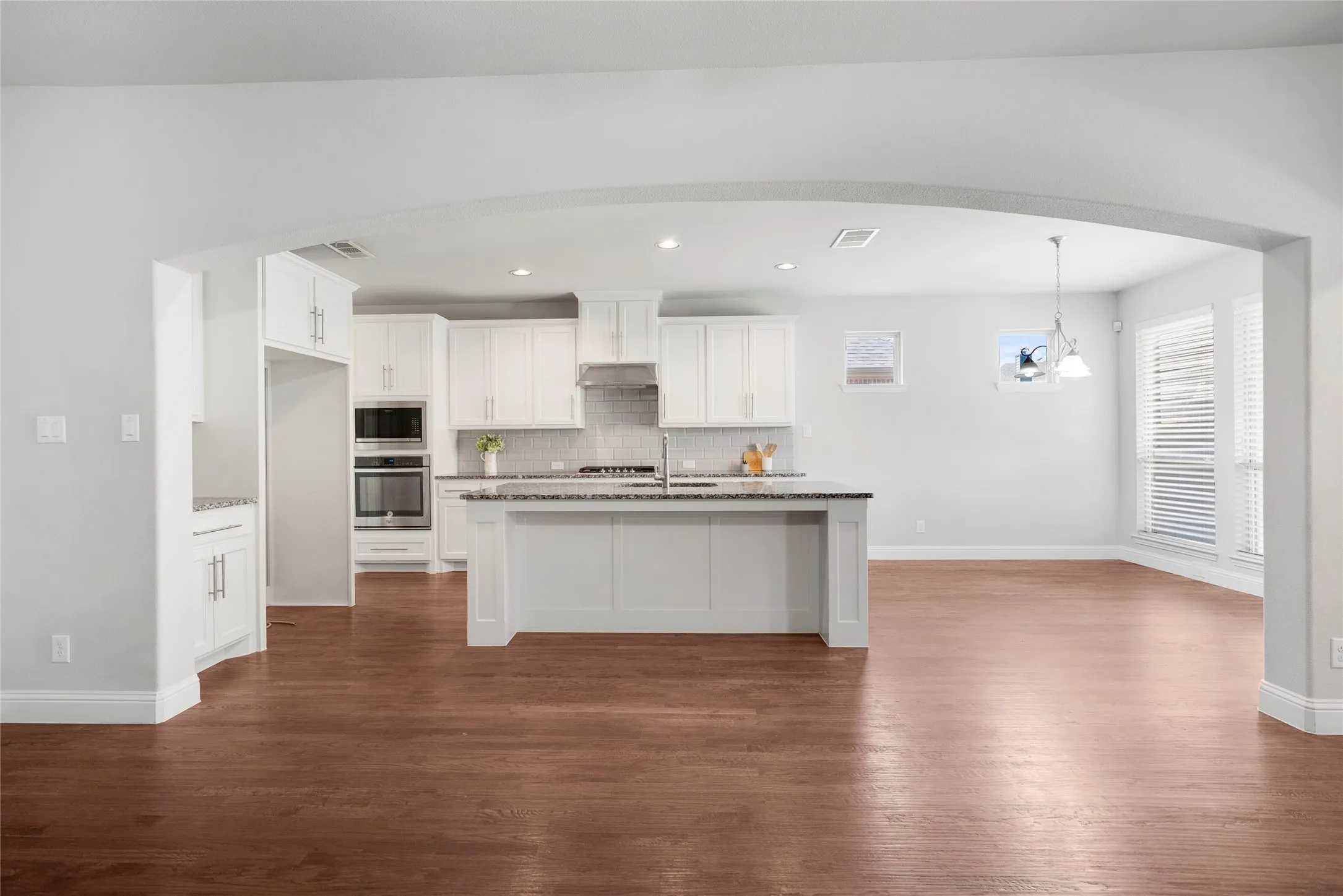 Single Family Residence For Sale in Denton County , 16105 Benbrook Boulevard, Prosper, Texas 75078, 4 Bedroom, 3 Bathroom, 2 Garage spaces, 2,988 Sqft, built in 2017, mls#21363761, Real Estate Agent in Prosper, Homes For Sale in Denton county, Homes For Sale in Prosper, Realtor in Prosper Texas, Real Estate Brokerage Independent Realty Texas, Luminita Cordes Realtor