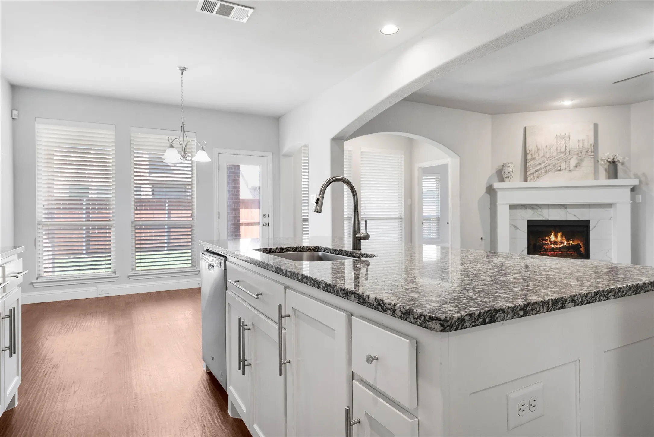 Single Family Residence For Sale in Denton County , 16105 Benbrook Boulevard, Prosper, Texas 75078, 4 Bedroom, 3 Bathroom, 2 Garage spaces, 2,988 Sqft, built in 2017, mls#21363761, Real Estate Agent in Prosper, Homes For Sale in Denton county, Homes For Sale in Prosper, Realtor in Prosper Texas, Real Estate Brokerage Independent Realty Texas, Luminita Cordes Realtor