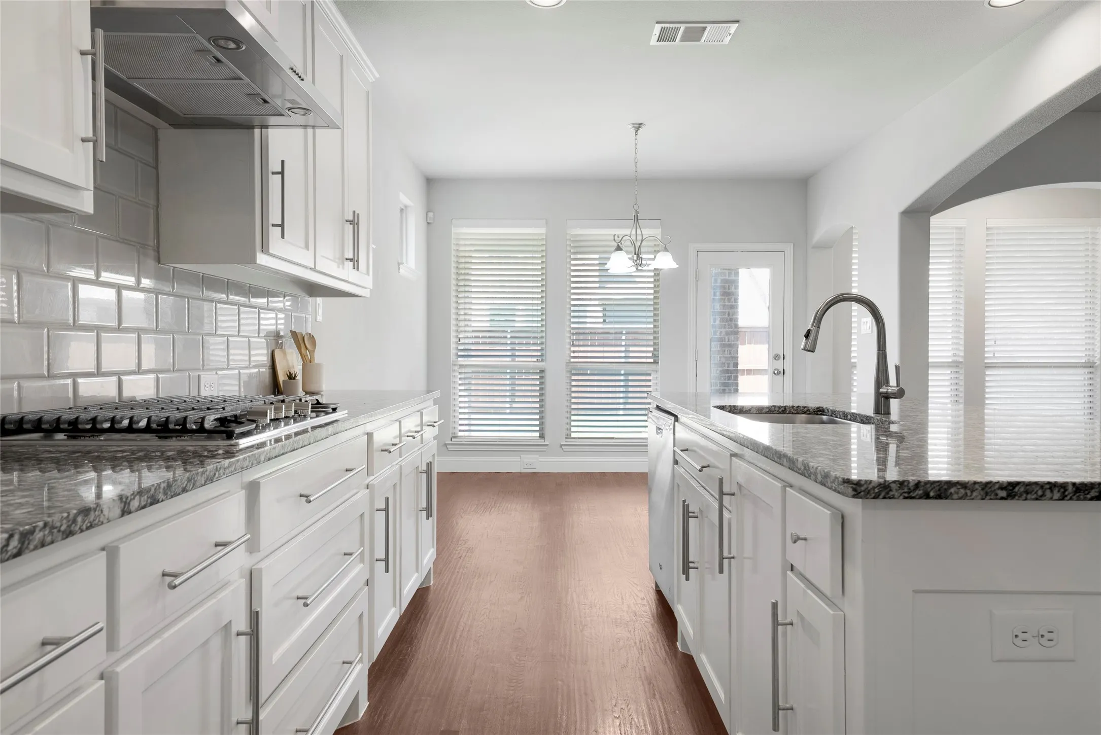 Single Family Residence For Sale in Denton County , 16105 Benbrook Boulevard, Prosper, Texas 75078, 4 Bedroom, 3 Bathroom, 2 Garage spaces, 2,988 Sqft, built in 2017, mls#21363761, Real Estate Agent in Prosper, Homes For Sale in Denton county, Homes For Sale in Prosper, Realtor in Prosper Texas, Real Estate Brokerage Independent Realty Texas, Luminita Cordes Realtor
