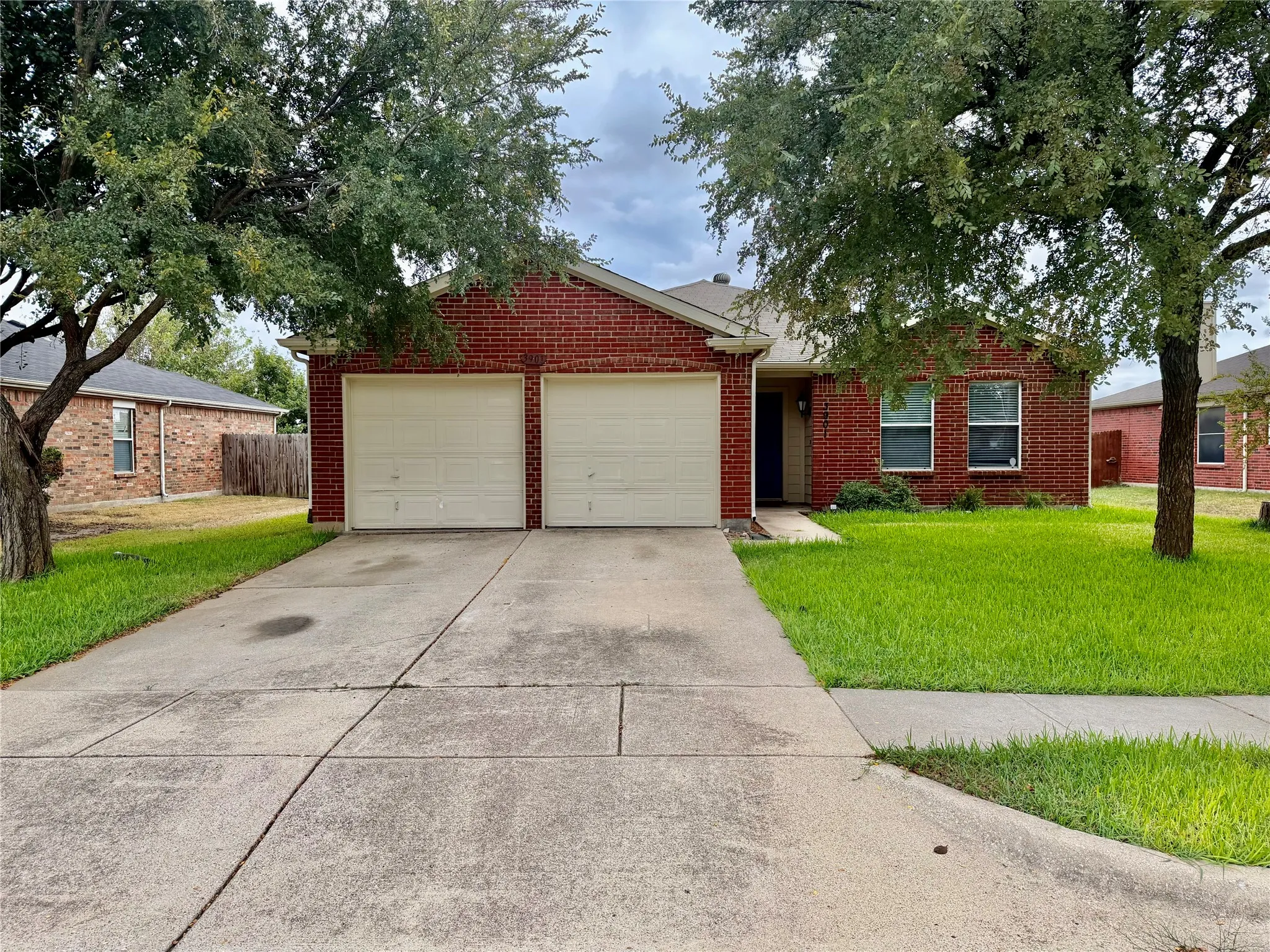 Single Family Residence For Sale in Denton County , 3901 Sonoma Drive, Denton, Texas 76226, 3 Bedroom, 2 Bathroom, 2 Garage spaces, 1,515 Sqft, built in 2002, mls#21366566, Real Estate Agent in Denton, Homes For Sale in Denton county, Homes For Sale in Denton, Realtor in Denton Texas, Real Estate Brokerage Independent Realty Texas, Luminita Cordes Realtor