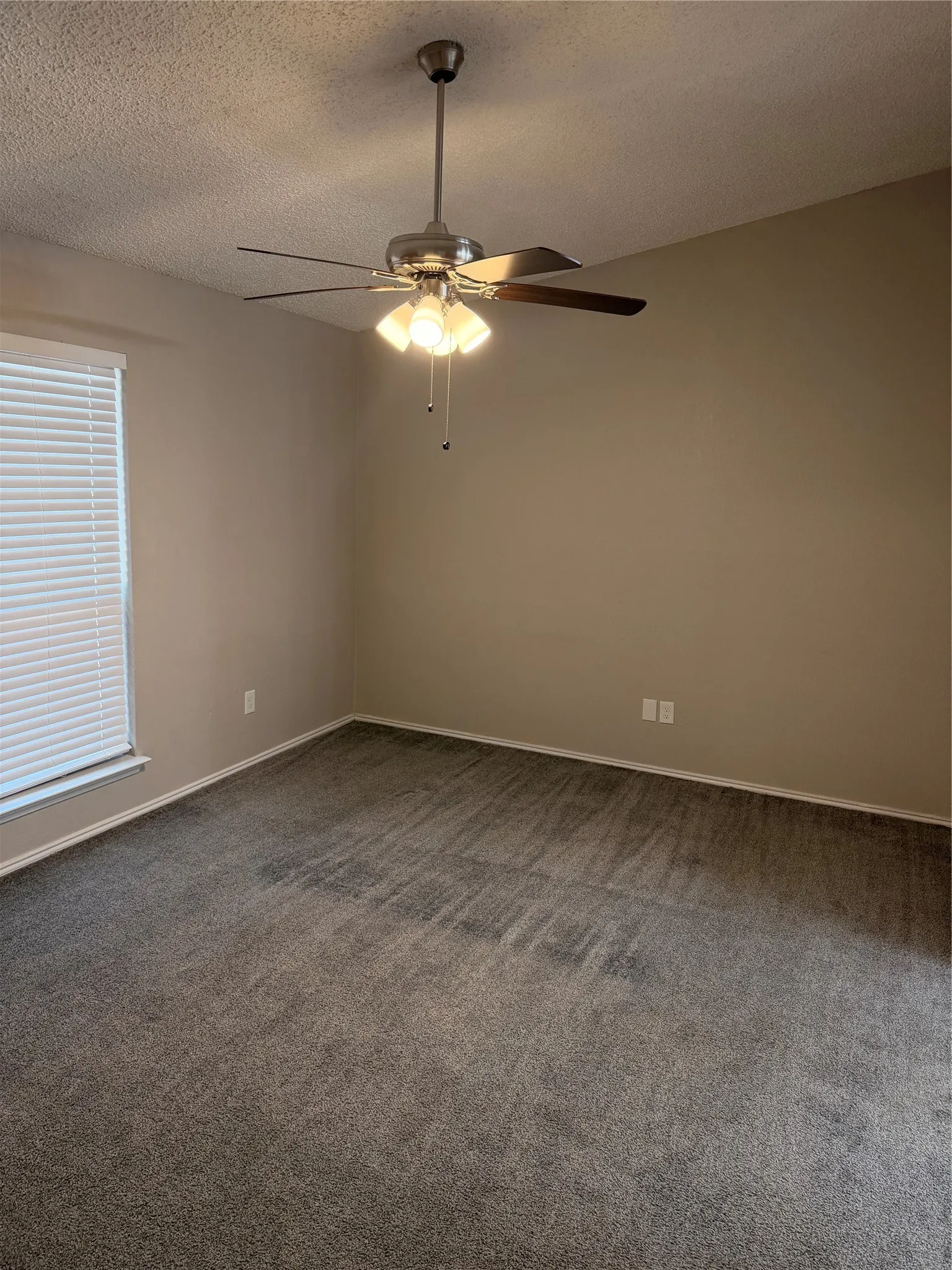Single Family Residence For Sale in Tarrant County , 6206 Fernwood Drive, Arlington, Texas 76001, 3 Bedroom, 2 Bathroom, 2 Garage spaces, 1,250 Sqft, built in 1985, mls#21366606, Real Estate Agent in Arlington, Homes For Sale in Tarrant county, Homes For Sale in Arlington, Realtor in Arlington Texas, Real Estate Brokerage Independent Realty Texas, Luminita Cordes Realtor