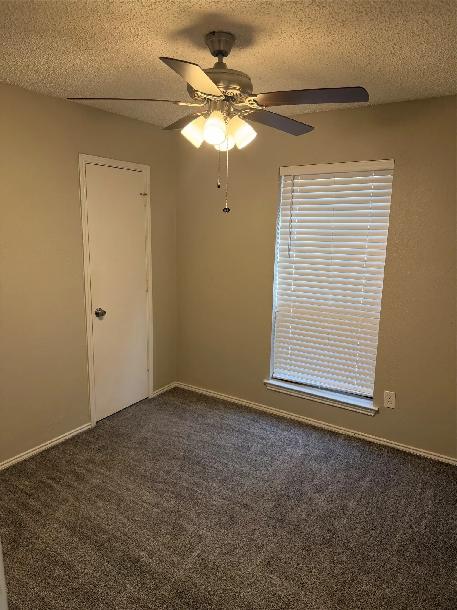 Single Family Residence For Sale in Tarrant County , 6206 Fernwood Drive, Arlington, Texas 76001, 3 Bedroom, 2 Bathroom, 2 Garage spaces, 1,250 Sqft, built in 1985, mls#21366606, Real Estate Agent in Arlington, Homes For Sale in Tarrant county, Homes For Sale in Arlington, Realtor in Arlington Texas, Real Estate Brokerage Independent Realty Texas, Luminita Cordes Realtor