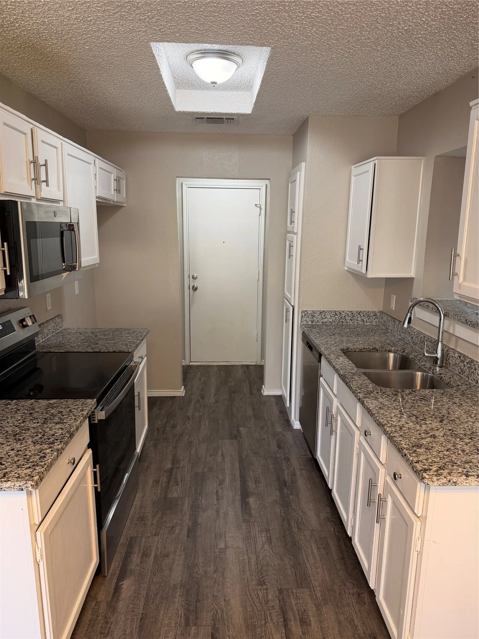 Single Family Residence For Sale in Tarrant County , 6206 Fernwood Drive, Arlington, Texas 76001, 3 Bedroom, 2 Bathroom, 2 Garage spaces, 1,250 Sqft, built in 1985, mls#21366606, Real Estate Agent in Arlington, Homes For Sale in Tarrant county, Homes For Sale in Arlington, Realtor in Arlington Texas, Real Estate Brokerage Independent Realty Texas, Luminita Cordes Realtor
