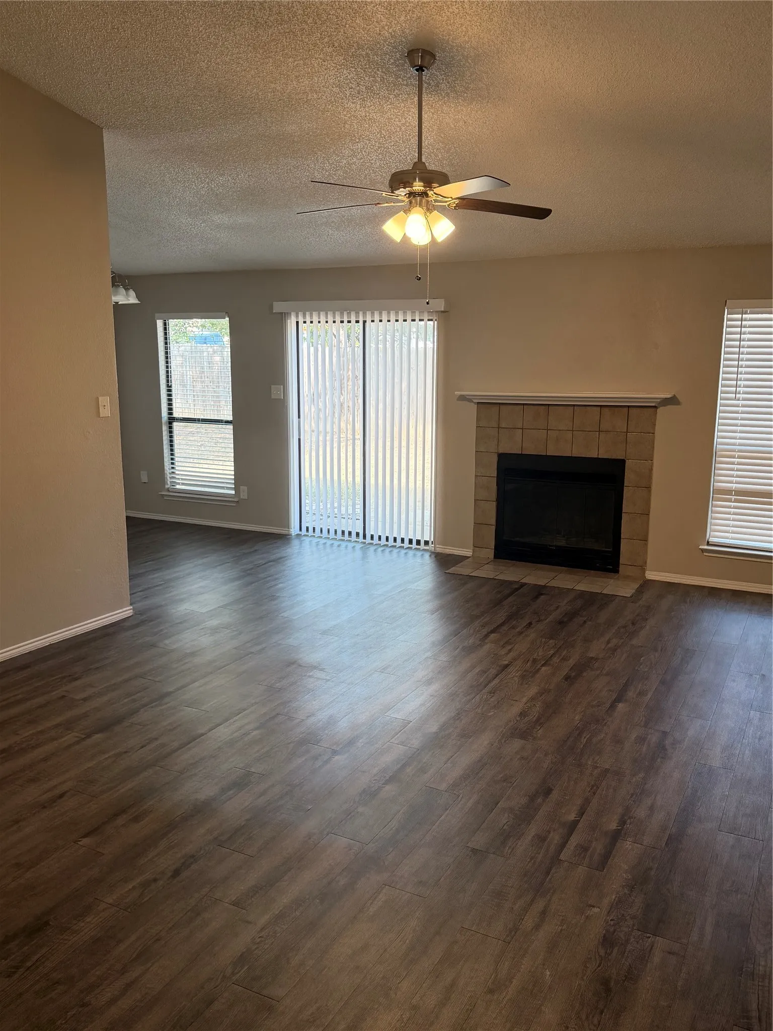 Single Family Residence For Sale in Tarrant County , 6206 Fernwood Drive, Arlington, Texas 76001, 3 Bedroom, 2 Bathroom, 2 Garage spaces, 1,250 Sqft, built in 1985, mls#21366606, Real Estate Agent in Arlington, Homes For Sale in Tarrant county, Homes For Sale in Arlington, Realtor in Arlington Texas, Real Estate Brokerage Independent Realty Texas, Luminita Cordes Realtor