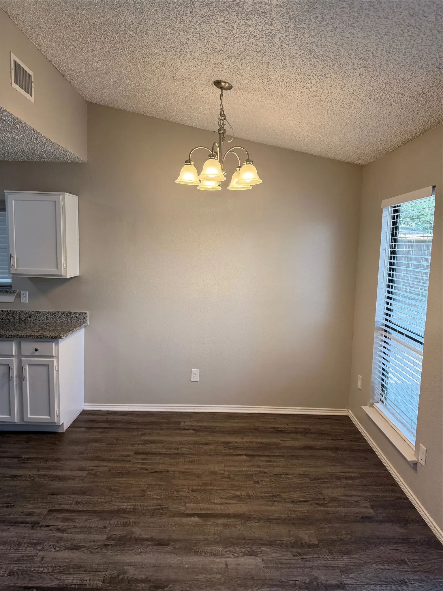 Single Family Residence For Sale in Tarrant County , 6206 Fernwood Drive, Arlington, Texas 76001, 3 Bedroom, 2 Bathroom, 2 Garage spaces, 1,250 Sqft, built in 1985, mls#21366606, Real Estate Agent in Arlington, Homes For Sale in Tarrant county, Homes For Sale in Arlington, Realtor in Arlington Texas, Real Estate Brokerage Independent Realty Texas, Luminita Cordes Realtor