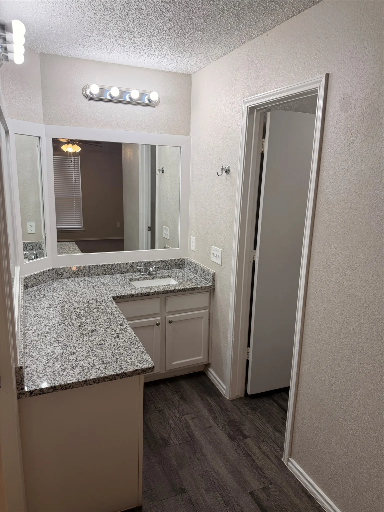 Single Family Residence For Sale in Tarrant County , 6206 Fernwood Drive, Arlington, Texas 76001, 3 Bedroom, 2 Bathroom, 2 Garage spaces, 1,250 Sqft, built in 1985, mls#21366606, Real Estate Agent in Arlington, Homes For Sale in Tarrant county, Homes For Sale in Arlington, Realtor in Arlington Texas, Real Estate Brokerage Independent Realty Texas, Luminita Cordes Realtor