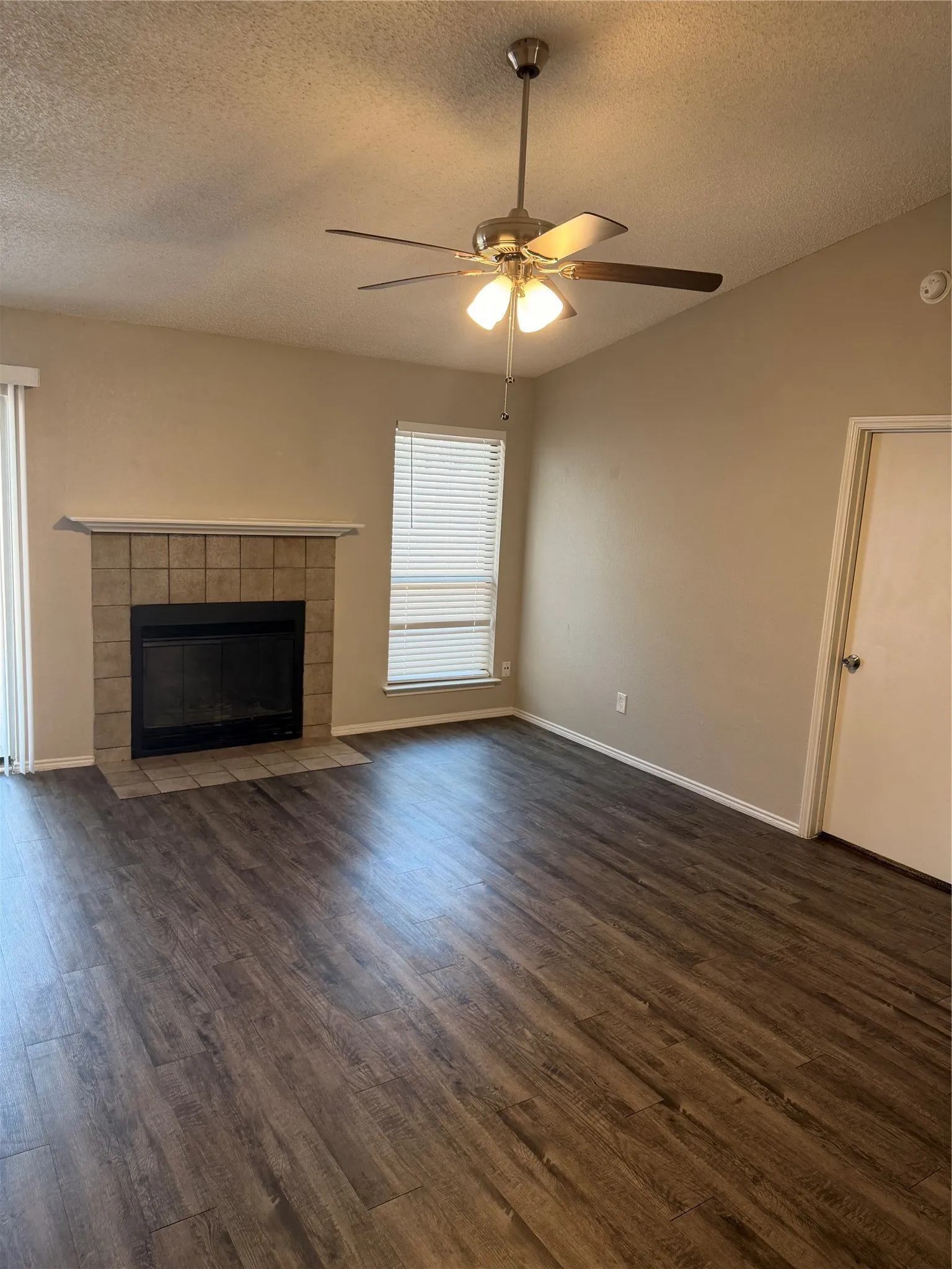 Single Family Residence For Sale in Tarrant County , 6206 Fernwood Drive, Arlington, Texas 76001, 3 Bedroom, 2 Bathroom, 2 Garage spaces, 1,250 Sqft, built in 1985, mls#21366606, Real Estate Agent in Arlington, Homes For Sale in Tarrant county, Homes For Sale in Arlington, Realtor in Arlington Texas, Real Estate Brokerage Independent Realty Texas, Luminita Cordes Realtor