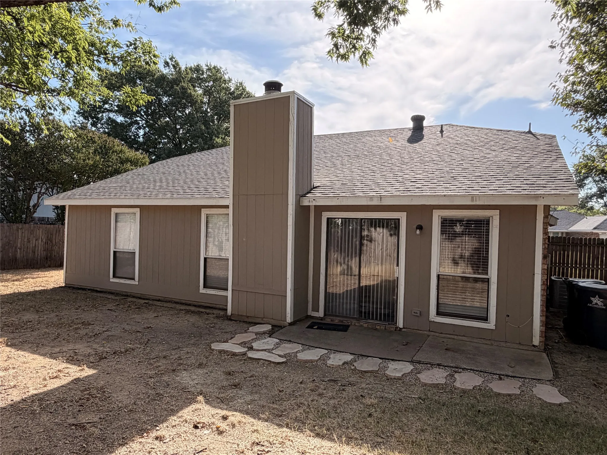 Single Family Residence For Sale in Tarrant County , 6206 Fernwood Drive, Arlington, Texas 76001, 3 Bedroom, 2 Bathroom, 2 Garage spaces, 1,250 Sqft, built in 1985, mls#21366606, Real Estate Agent in Arlington, Homes For Sale in Tarrant county, Homes For Sale in Arlington, Realtor in Arlington Texas, Real Estate Brokerage Independent Realty Texas, Luminita Cordes Realtor