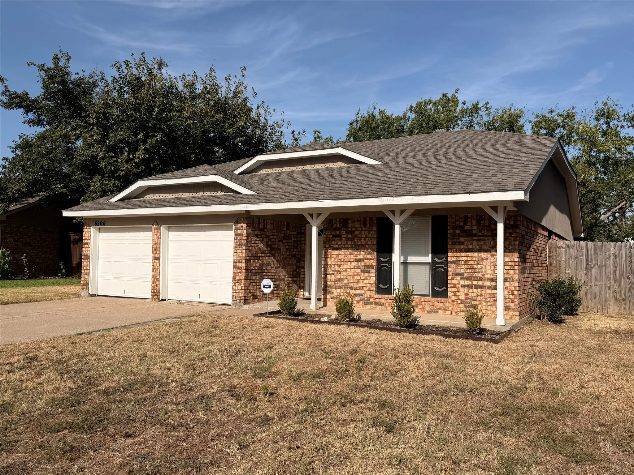 Single Family Residence For Sale in Tarrant County , 6206 Fernwood Drive, Arlington, Texas 76001, 3 Bedroom, 2 Bathroom, 2 Garage spaces, 1,250 Sqft, built in 1985, mls#21366606, Real Estate Agent in Arlington, Homes For Sale in Tarrant county, Homes For Sale in Arlington, Realtor in Arlington Texas, Real Estate Brokerage Independent Realty Texas, Luminita Cordes Realtor