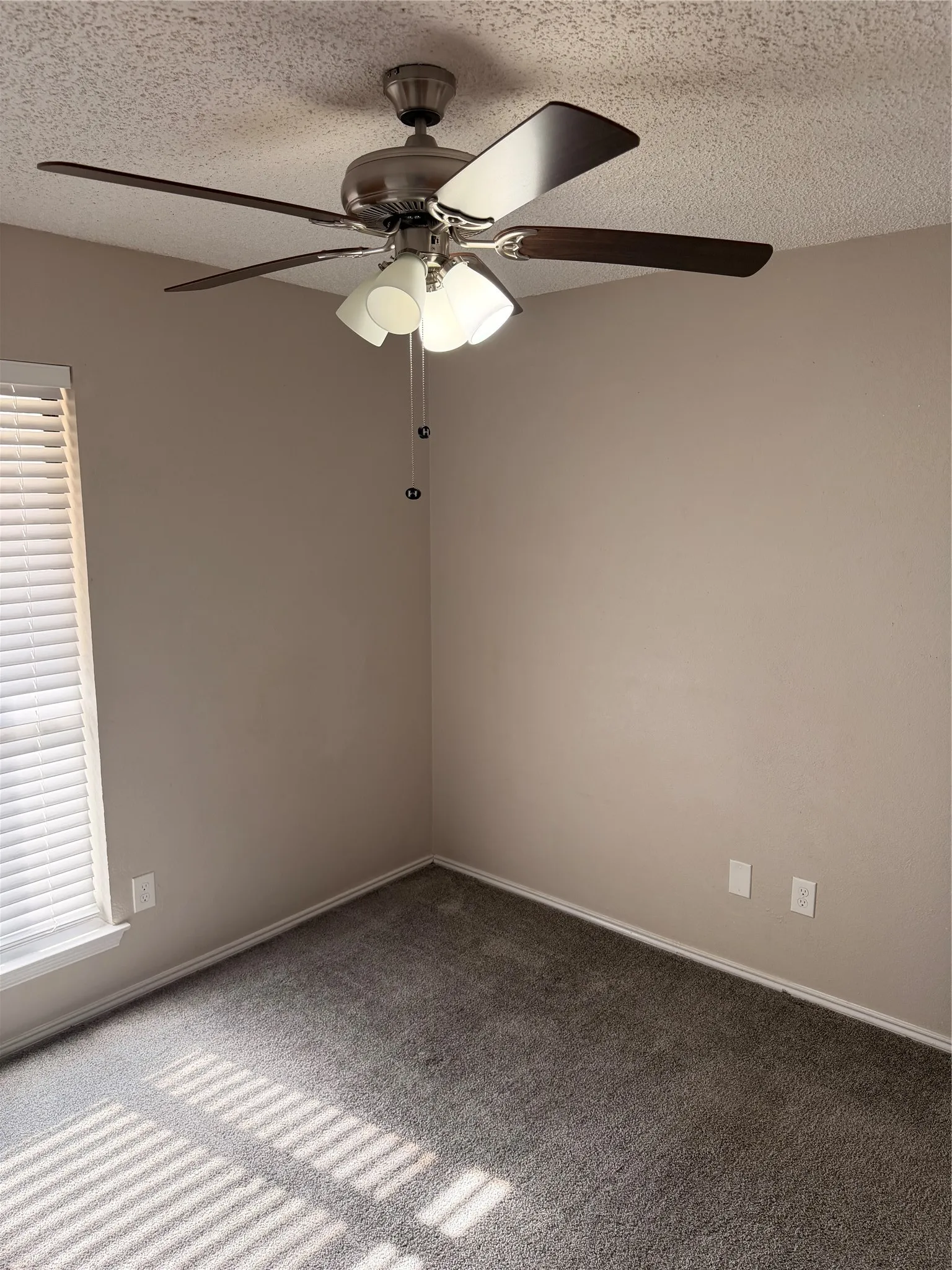 Single Family Residence For Sale in Tarrant County , 6206 Fernwood Drive, Arlington, Texas 76001, 3 Bedroom, 2 Bathroom, 2 Garage spaces, 1,250 Sqft, built in 1985, mls#21366606, Real Estate Agent in Arlington, Homes For Sale in Tarrant county, Homes For Sale in Arlington, Realtor in Arlington Texas, Real Estate Brokerage Independent Realty Texas, Luminita Cordes Realtor