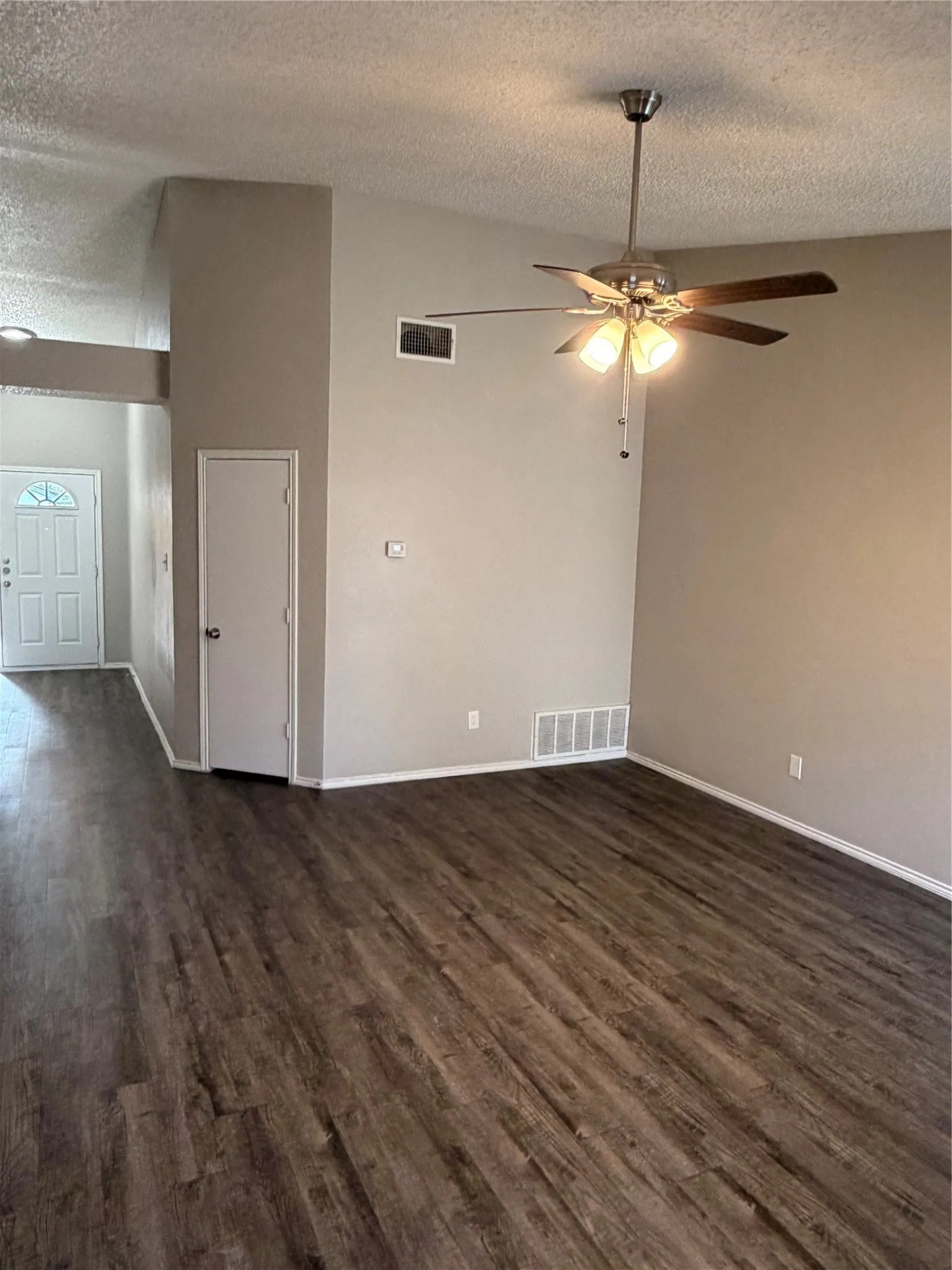 Single Family Residence For Sale in Tarrant County , 6206 Fernwood Drive, Arlington, Texas 76001, 3 Bedroom, 2 Bathroom, 2 Garage spaces, 1,250 Sqft, built in 1985, mls#21366606, Real Estate Agent in Arlington, Homes For Sale in Tarrant county, Homes For Sale in Arlington, Realtor in Arlington Texas, Real Estate Brokerage Independent Realty Texas, Luminita Cordes Realtor