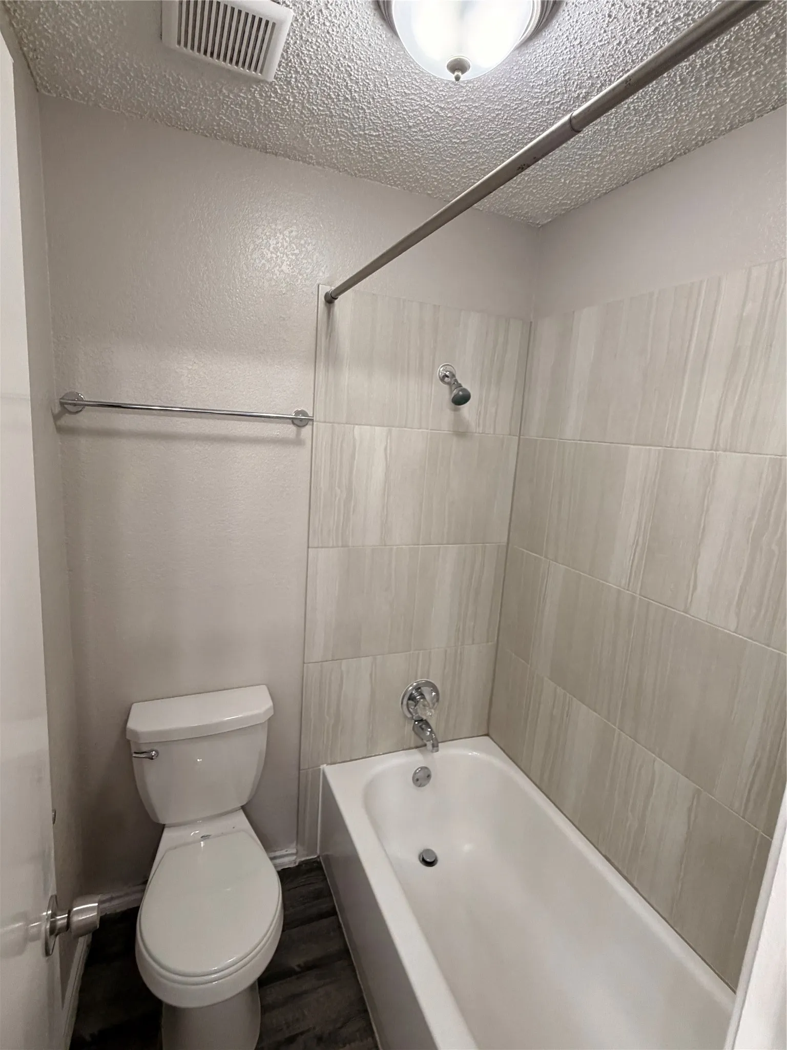 Single Family Residence For Sale in Tarrant County , 6206 Fernwood Drive, Arlington, Texas 76001, 3 Bedroom, 2 Bathroom, 2 Garage spaces, 1,250 Sqft, built in 1985, mls#21366606, Real Estate Agent in Arlington, Homes For Sale in Tarrant county, Homes For Sale in Arlington, Realtor in Arlington Texas, Real Estate Brokerage Independent Realty Texas, Luminita Cordes Realtor