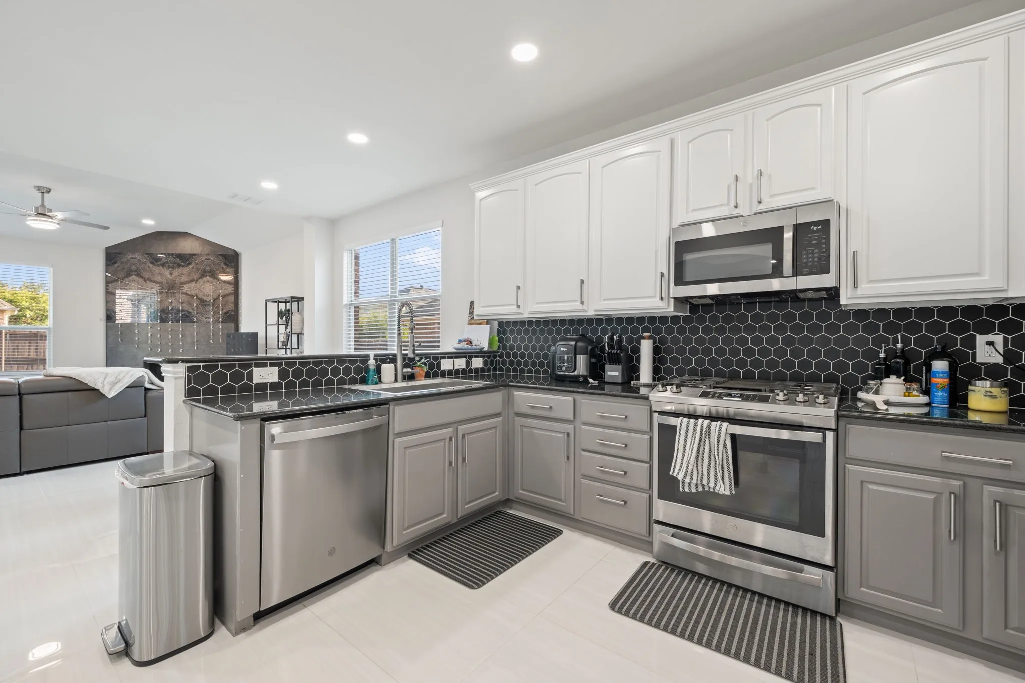Single Family Residence For Sale in Denton County , 2308 Sunshine Drive, Little Elm, Texas 75068, 5 Bedroom, 3 Bathroom, 3 Garage spaces, 2,639 Sqft, built in 2005, mls#21362256, Real Estate Agent in Little Elm, Homes For Sale in Denton county, Homes For Sale in Little Elm, Realtor in Little Elm Texas, Real Estate Brokerage Independent Realty Texas, Luminita Cordes Realtor