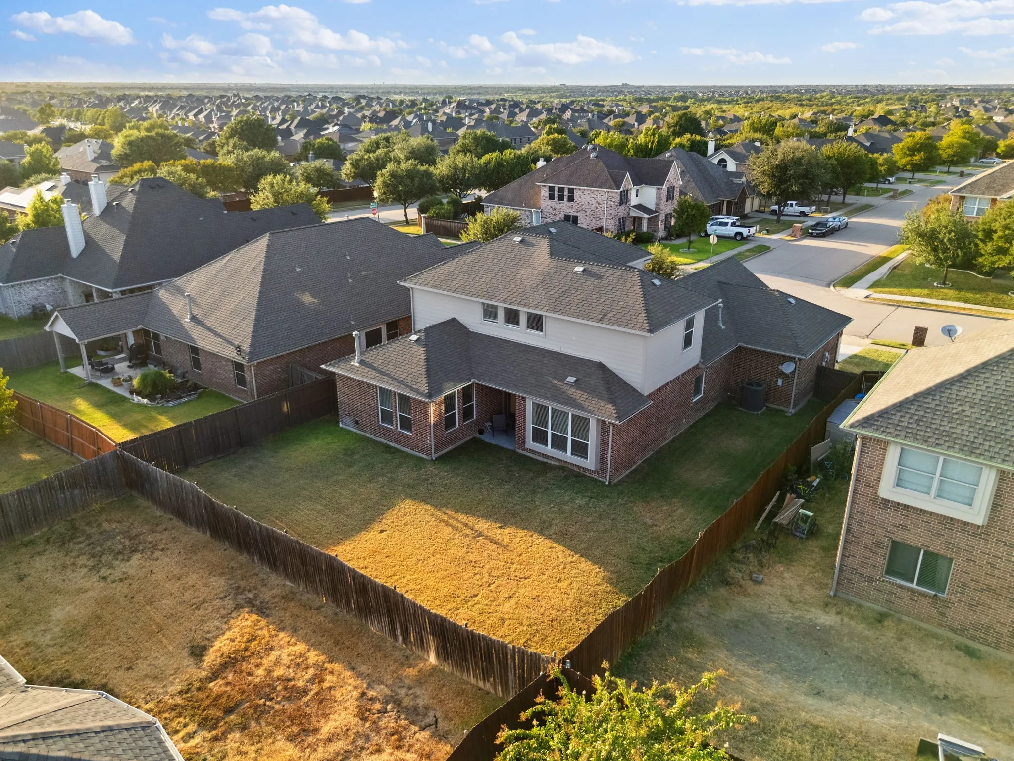 Single Family Residence For Sale in Denton County , 2308 Sunshine Drive, Little Elm, Texas 75068, 5 Bedroom, 3 Bathroom, 3 Garage spaces, 2,639 Sqft, built in 2005, mls#21362256, Real Estate Agent in Little Elm, Homes For Sale in Denton county, Homes For Sale in Little Elm, Realtor in Little Elm Texas, Real Estate Brokerage Independent Realty Texas, Luminita Cordes Realtor
