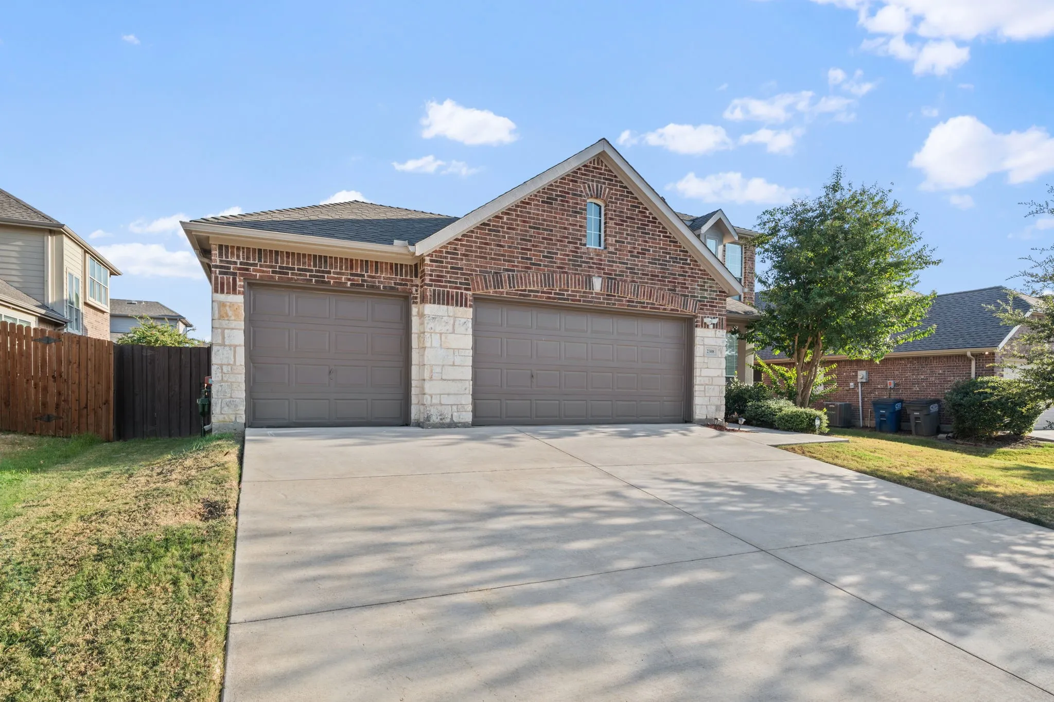 Single Family Residence For Sale in Denton County , 2308 Sunshine Drive, Little Elm, Texas 75068, 5 Bedroom, 3 Bathroom, 3 Garage spaces, 2,639 Sqft, built in 2005, mls#21362256, Real Estate Agent in Little Elm, Homes For Sale in Denton county, Homes For Sale in Little Elm, Realtor in Little Elm Texas, Real Estate Brokerage Independent Realty Texas, Luminita Cordes Realtor