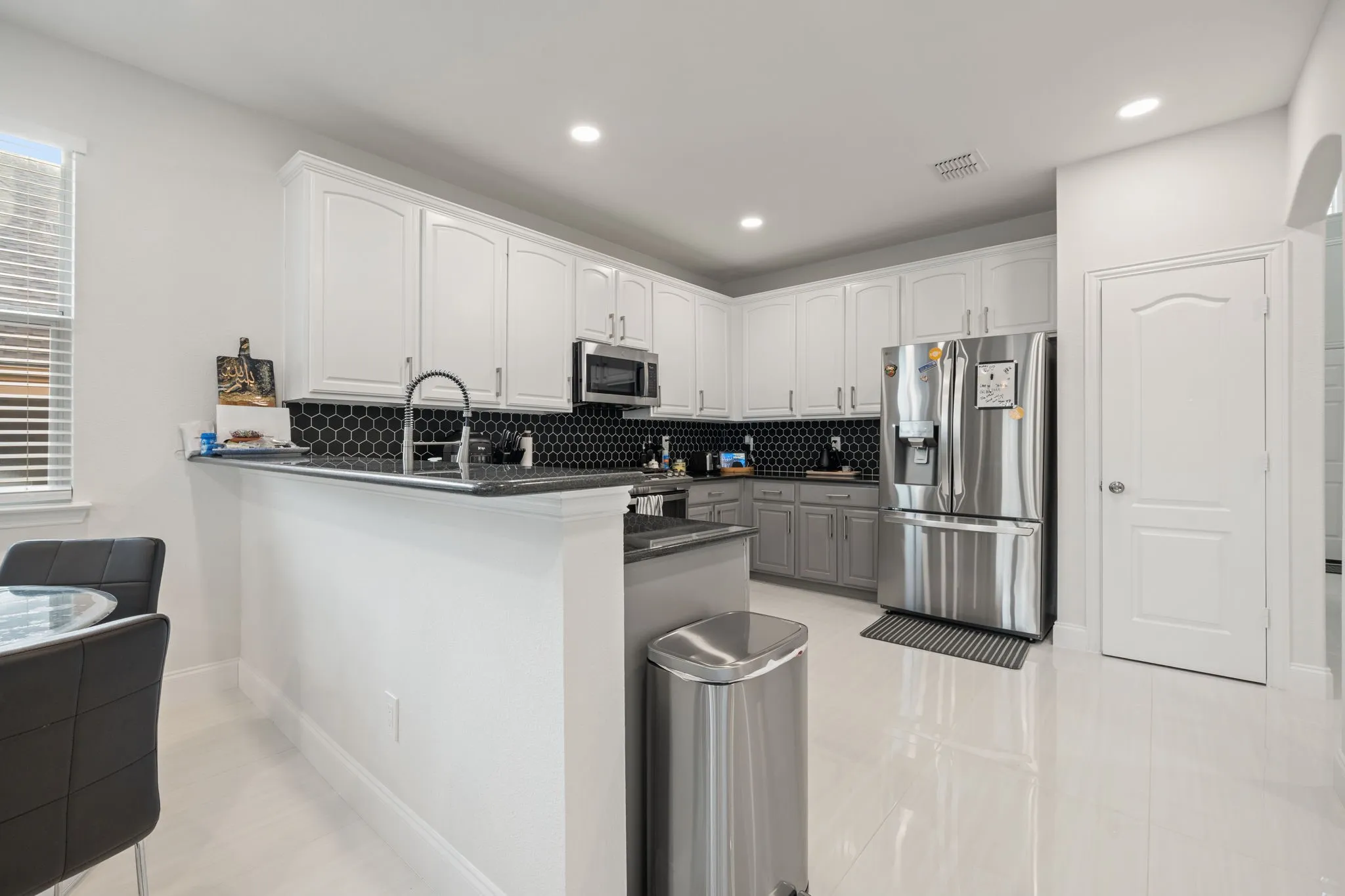 Single Family Residence For Sale in Denton County , 2308 Sunshine Drive, Little Elm, Texas 75068, 5 Bedroom, 3 Bathroom, 3 Garage spaces, 2,639 Sqft, built in 2005, mls#21362256, Real Estate Agent in Little Elm, Homes For Sale in Denton county, Homes For Sale in Little Elm, Realtor in Little Elm Texas, Real Estate Brokerage Independent Realty Texas, Luminita Cordes Realtor