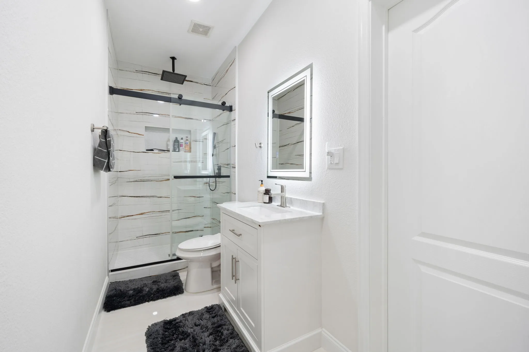 Single Family Residence For Sale in Denton County , 2308 Sunshine Drive, Little Elm, Texas 75068, 5 Bedroom, 3 Bathroom, 3 Garage spaces, 2,639 Sqft, built in 2005, mls#21362256, Real Estate Agent in Little Elm, Homes For Sale in Denton county, Homes For Sale in Little Elm, Realtor in Little Elm Texas, Real Estate Brokerage Independent Realty Texas, Luminita Cordes Realtor