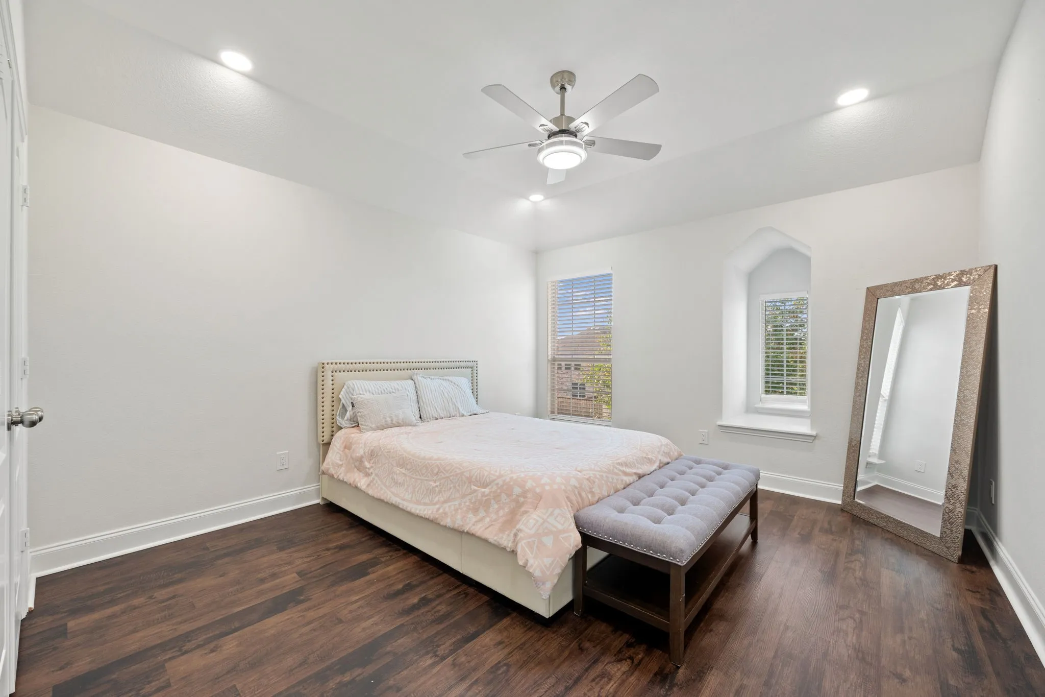 Single Family Residence For Sale in Denton County , 2308 Sunshine Drive, Little Elm, Texas 75068, 5 Bedroom, 3 Bathroom, 3 Garage spaces, 2,639 Sqft, built in 2005, mls#21362256, Real Estate Agent in Little Elm, Homes For Sale in Denton county, Homes For Sale in Little Elm, Realtor in Little Elm Texas, Real Estate Brokerage Independent Realty Texas, Luminita Cordes Realtor