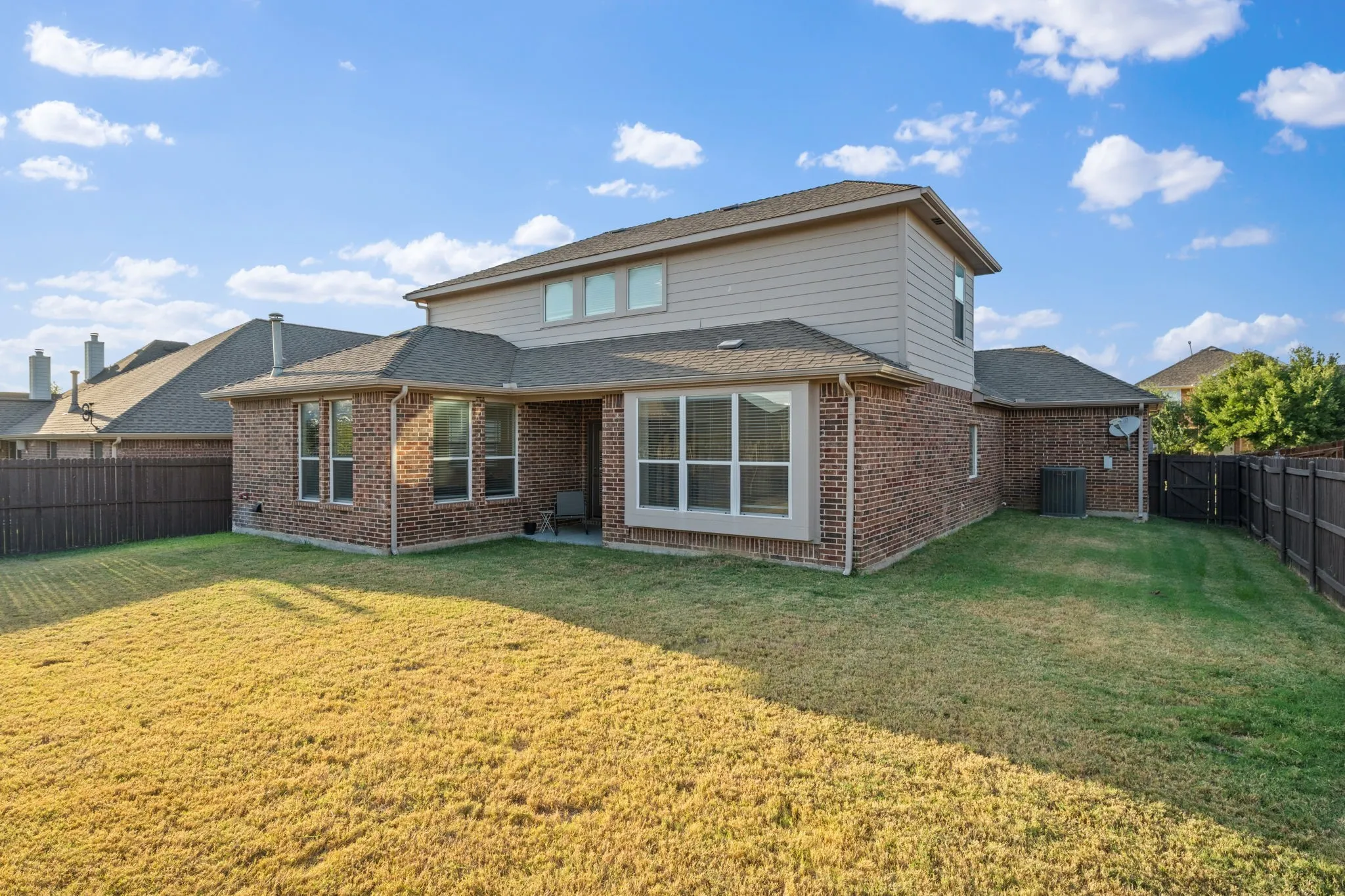 Single Family Residence For Sale in Denton County , 2308 Sunshine Drive, Little Elm, Texas 75068, 5 Bedroom, 3 Bathroom, 3 Garage spaces, 2,639 Sqft, built in 2005, mls#21362256, Real Estate Agent in Little Elm, Homes For Sale in Denton county, Homes For Sale in Little Elm, Realtor in Little Elm Texas, Real Estate Brokerage Independent Realty Texas, Luminita Cordes Realtor