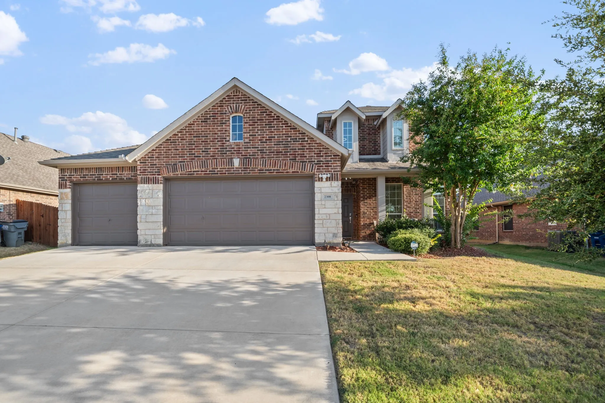 Single Family Residence For Sale in Denton County , 2308 Sunshine Drive, Little Elm, Texas 75068, 5 Bedroom, 3 Bathroom, 3 Garage spaces, 2,639 Sqft, built in 2005, mls#21362256, Real Estate Agent in Little Elm, Homes For Sale in Denton county, Homes For Sale in Little Elm, Realtor in Little Elm Texas, Real Estate Brokerage Independent Realty Texas, Luminita Cordes Realtor