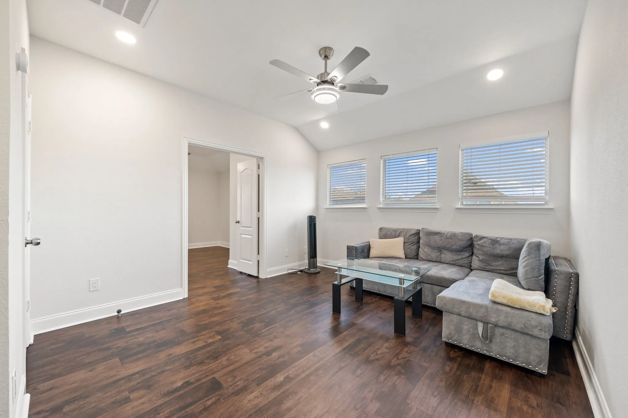 Single Family Residence For Sale in Denton County , 2308 Sunshine Drive, Little Elm, Texas 75068, 5 Bedroom, 3 Bathroom, 3 Garage spaces, 2,639 Sqft, built in 2005, mls#21362256, Real Estate Agent in Little Elm, Homes For Sale in Denton county, Homes For Sale in Little Elm, Realtor in Little Elm Texas, Real Estate Brokerage Independent Realty Texas, Luminita Cordes Realtor