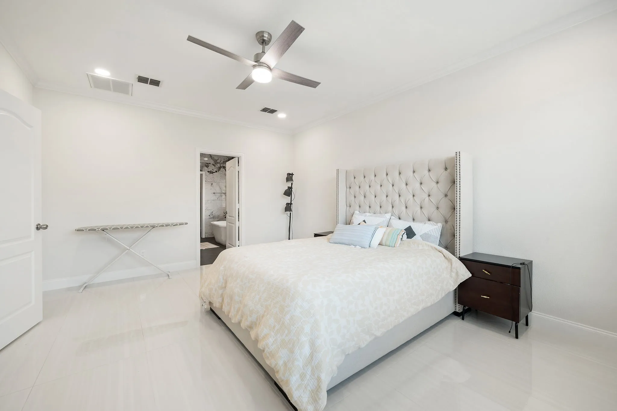 Single Family Residence For Sale in Denton County , 2308 Sunshine Drive, Little Elm, Texas 75068, 5 Bedroom, 3 Bathroom, 3 Garage spaces, 2,639 Sqft, built in 2005, mls#21362256, Real Estate Agent in Little Elm, Homes For Sale in Denton county, Homes For Sale in Little Elm, Realtor in Little Elm Texas, Real Estate Brokerage Independent Realty Texas, Luminita Cordes Realtor