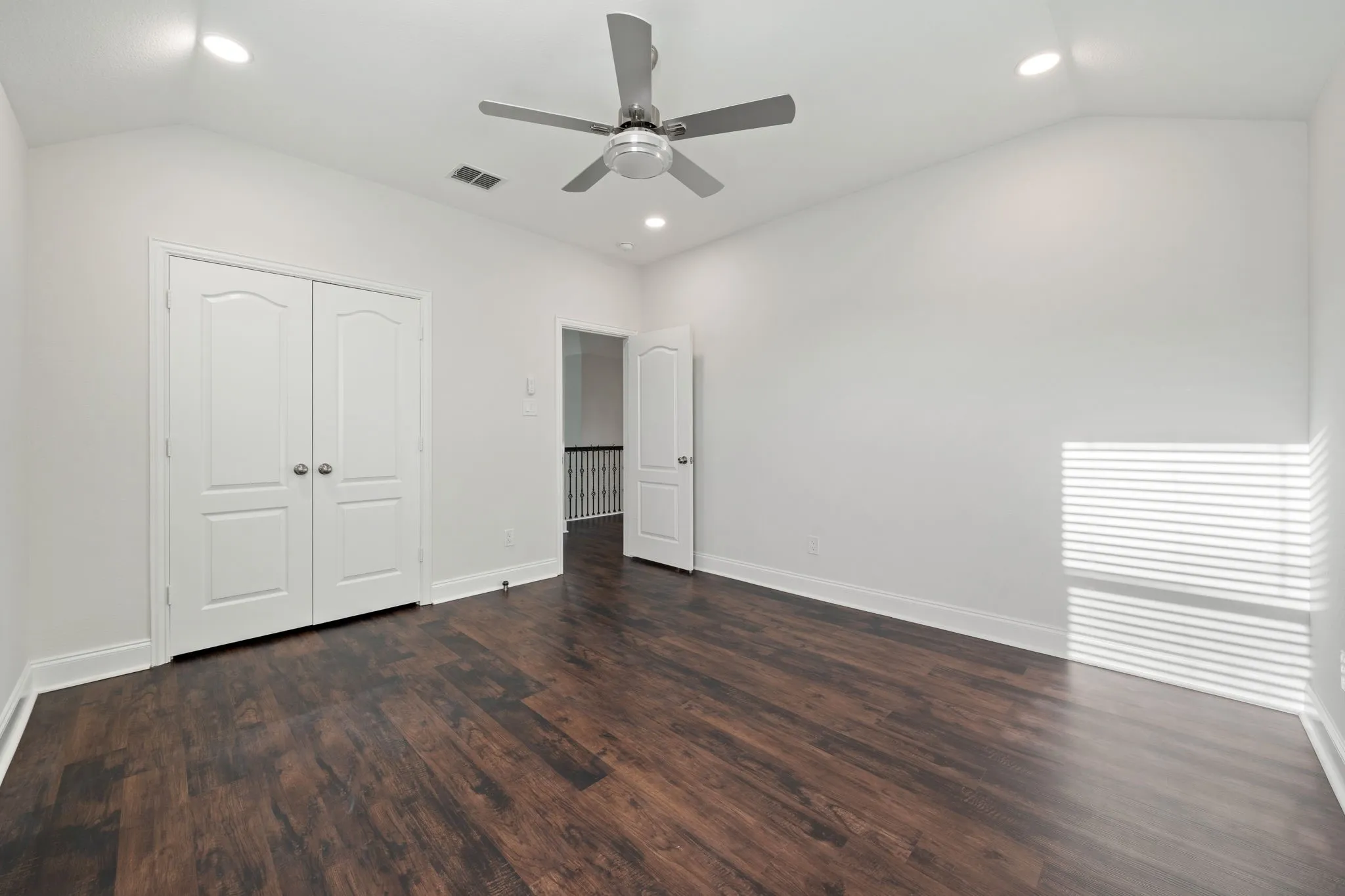 Single Family Residence For Sale in Denton County , 2308 Sunshine Drive, Little Elm, Texas 75068, 5 Bedroom, 3 Bathroom, 3 Garage spaces, 2,639 Sqft, built in 2005, mls#21362256, Real Estate Agent in Little Elm, Homes For Sale in Denton county, Homes For Sale in Little Elm, Realtor in Little Elm Texas, Real Estate Brokerage Independent Realty Texas, Luminita Cordes Realtor