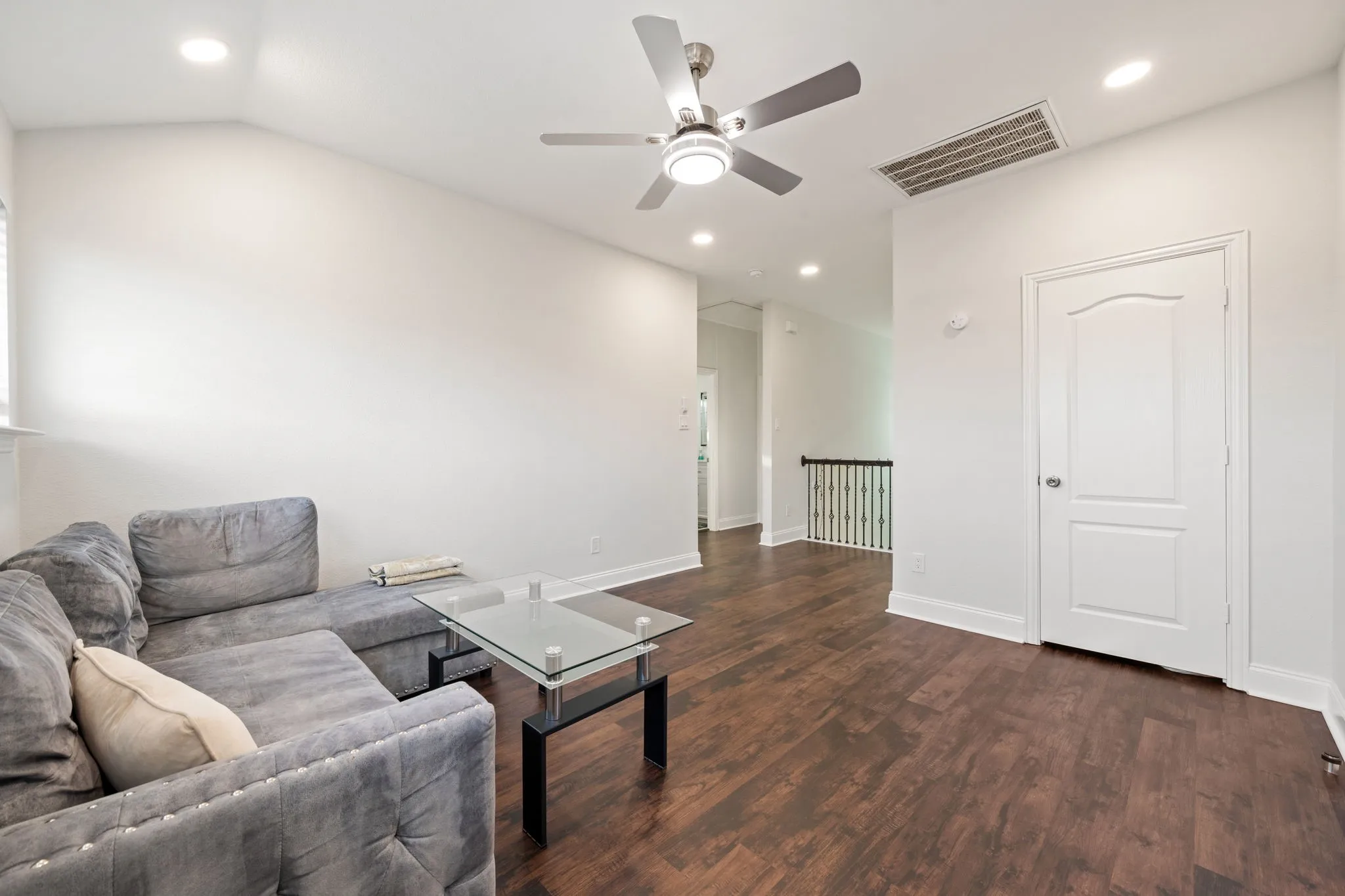 Single Family Residence For Sale in Denton County , 2308 Sunshine Drive, Little Elm, Texas 75068, 5 Bedroom, 3 Bathroom, 3 Garage spaces, 2,639 Sqft, built in 2005, mls#21362256, Real Estate Agent in Little Elm, Homes For Sale in Denton county, Homes For Sale in Little Elm, Realtor in Little Elm Texas, Real Estate Brokerage Independent Realty Texas, Luminita Cordes Realtor