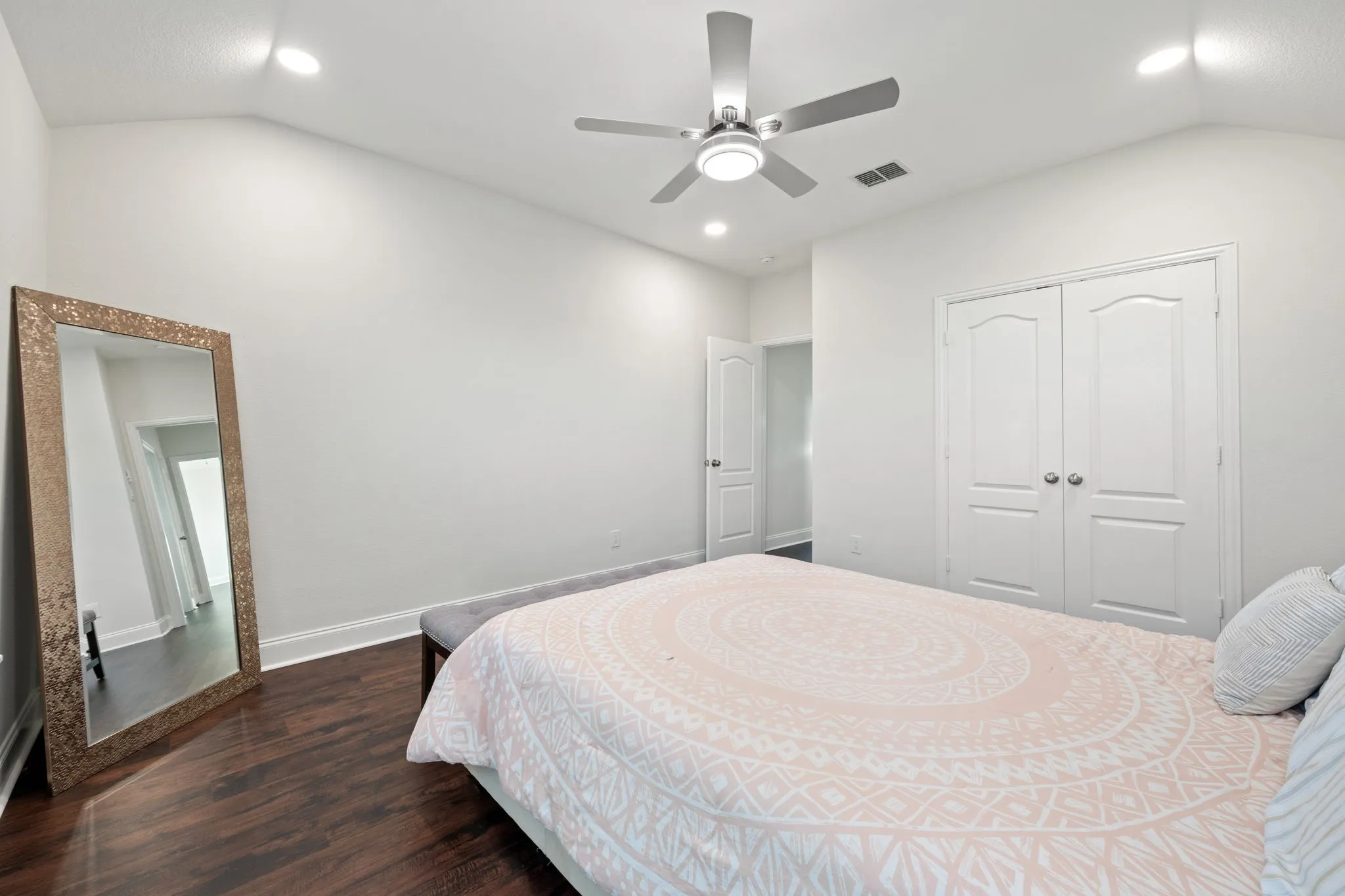Single Family Residence For Sale in Denton County , 2308 Sunshine Drive, Little Elm, Texas 75068, 5 Bedroom, 3 Bathroom, 3 Garage spaces, 2,639 Sqft, built in 2005, mls#21362256, Real Estate Agent in Little Elm, Homes For Sale in Denton county, Homes For Sale in Little Elm, Realtor in Little Elm Texas, Real Estate Brokerage Independent Realty Texas, Luminita Cordes Realtor