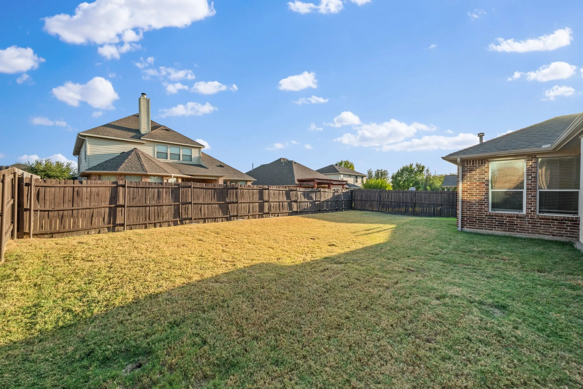 Single Family Residence For Sale in Denton County , 2308 Sunshine Drive, Little Elm, Texas 75068, 5 Bedroom, 3 Bathroom, 3 Garage spaces, 2,639 Sqft, built in 2005, mls#21362256, Real Estate Agent in Little Elm, Homes For Sale in Denton county, Homes For Sale in Little Elm, Realtor in Little Elm Texas, Real Estate Brokerage Independent Realty Texas, Luminita Cordes Realtor