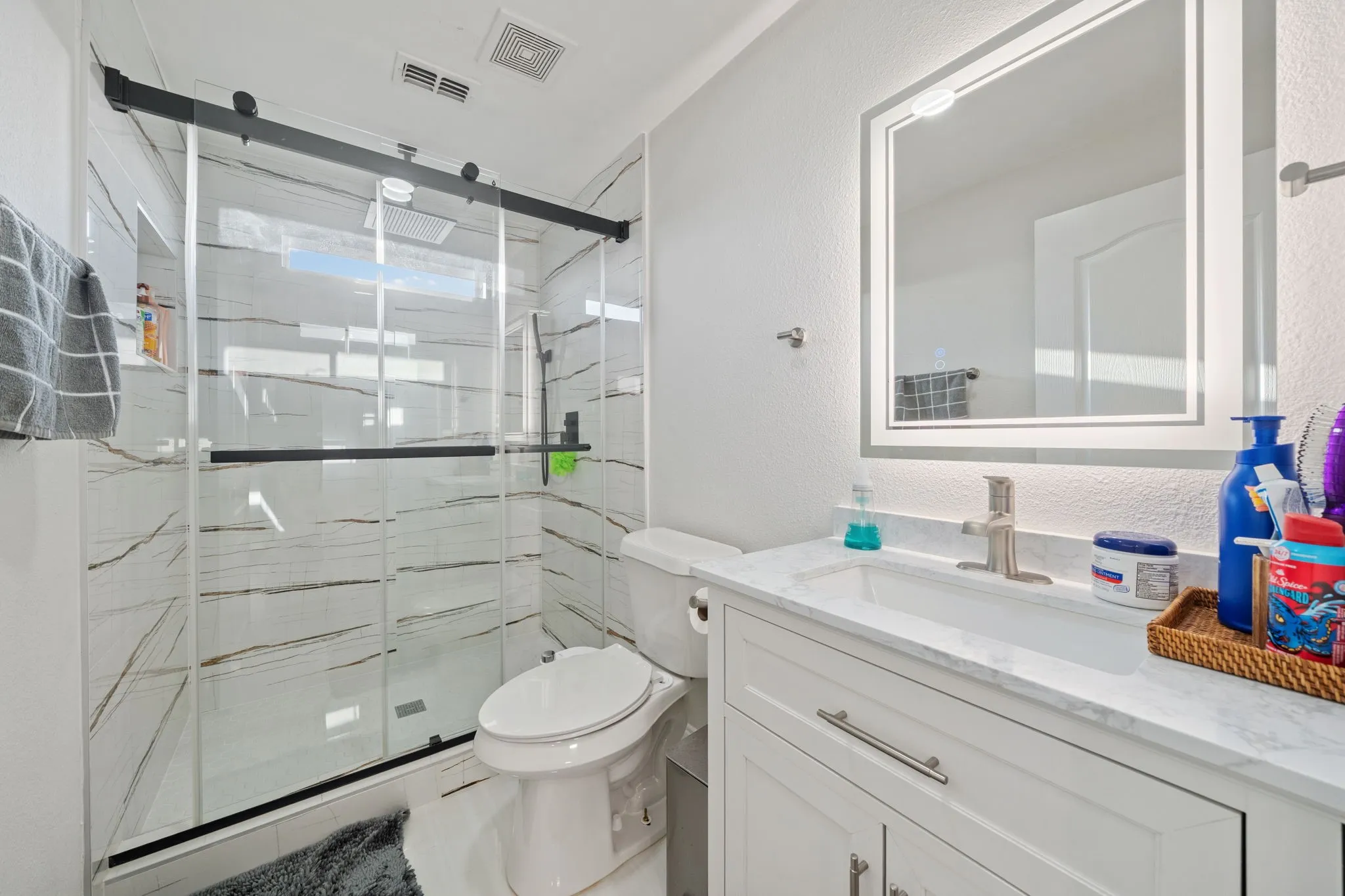Single Family Residence For Sale in Denton County , 2308 Sunshine Drive, Little Elm, Texas 75068, 5 Bedroom, 3 Bathroom, 3 Garage spaces, 2,639 Sqft, built in 2005, mls#21362256, Real Estate Agent in Little Elm, Homes For Sale in Denton county, Homes For Sale in Little Elm, Realtor in Little Elm Texas, Real Estate Brokerage Independent Realty Texas, Luminita Cordes Realtor