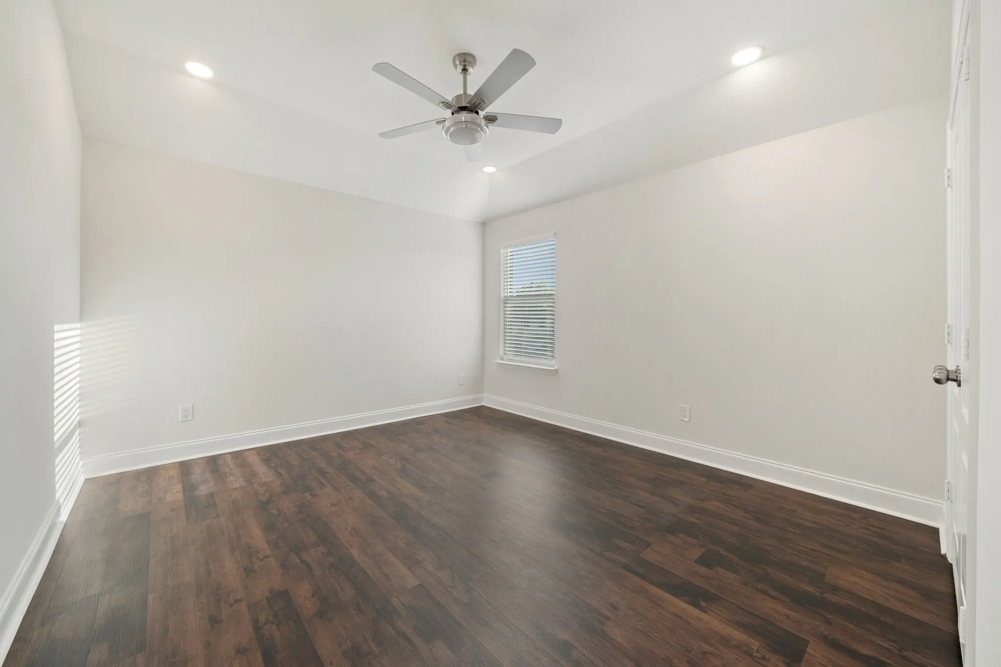 Single Family Residence For Sale in Denton County , 2308 Sunshine Drive, Little Elm, Texas 75068, 5 Bedroom, 3 Bathroom, 3 Garage spaces, 2,639 Sqft, built in 2005, mls#21362256, Real Estate Agent in Little Elm, Homes For Sale in Denton county, Homes For Sale in Little Elm, Realtor in Little Elm Texas, Real Estate Brokerage Independent Realty Texas, Luminita Cordes Realtor
