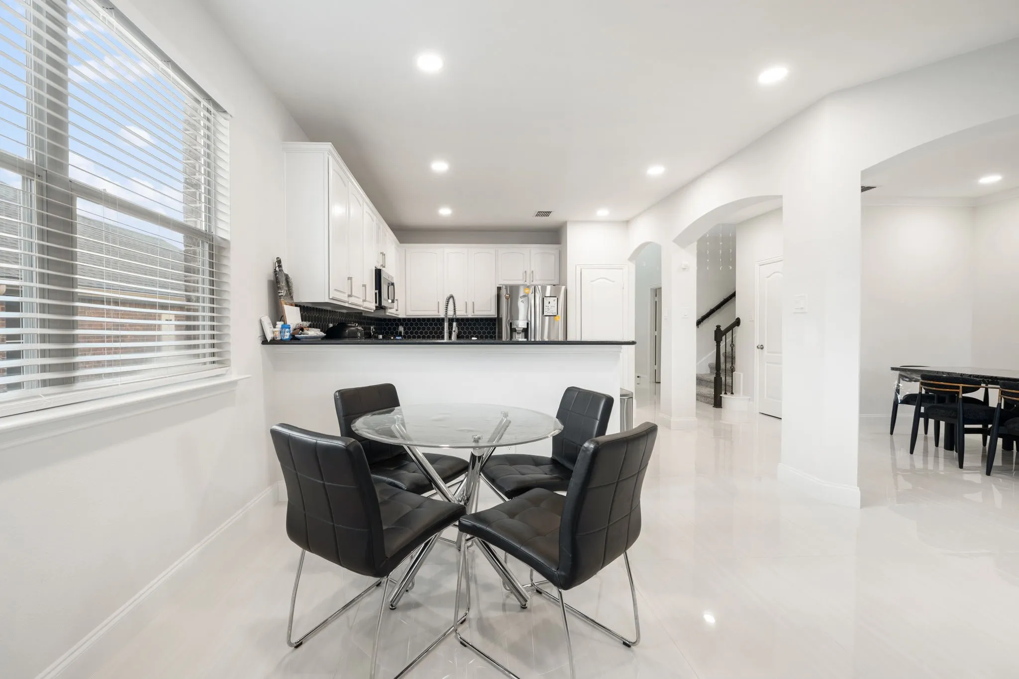 Single Family Residence For Sale in Denton County , 2308 Sunshine Drive, Little Elm, Texas 75068, 5 Bedroom, 3 Bathroom, 3 Garage spaces, 2,639 Sqft, built in 2005, mls#21362256, Real Estate Agent in Little Elm, Homes For Sale in Denton county, Homes For Sale in Little Elm, Realtor in Little Elm Texas, Real Estate Brokerage Independent Realty Texas, Luminita Cordes Realtor