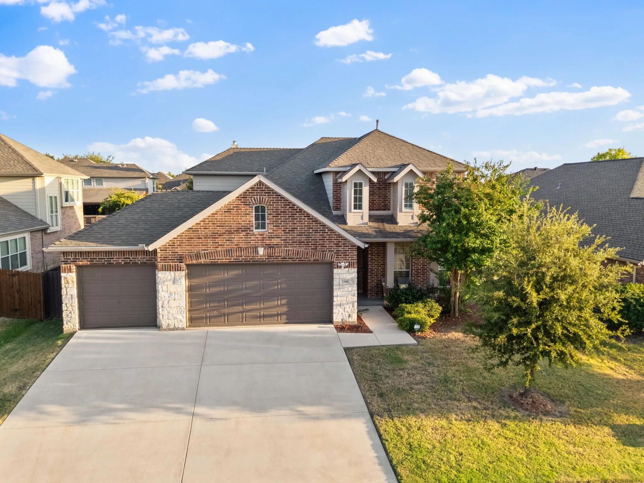 Single Family Residence For Sale in Denton County , 2308 Sunshine Drive, Little Elm, Texas 75068, 5 Bedroom, 3 Bathroom, 3 Garage spaces, 2,639 Sqft, built in 2005, mls#21362256, Real Estate Agent in Little Elm, Homes For Sale in Denton county, Homes For Sale in Little Elm, Realtor in Little Elm Texas, Real Estate Brokerage Independent Realty Texas, Luminita Cordes Realtor