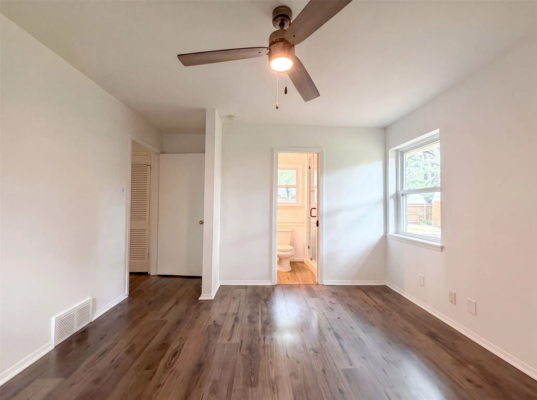 Single Family Residence For Sale in Tarrant County , 1805 Brookview Drive, Arlington, Texas 76010, 4 Bedroom, 2 Bathroom, 2 Garage spaces, 1,790 Sqft, built in 1959, mls#21367644, Real Estate Agent in Arlington, Homes For Sale in Tarrant county, Homes For Sale in Arlington, Realtor in Arlington Texas, Real Estate Brokerage Independent Realty Texas, Luminita Cordes Realtor
