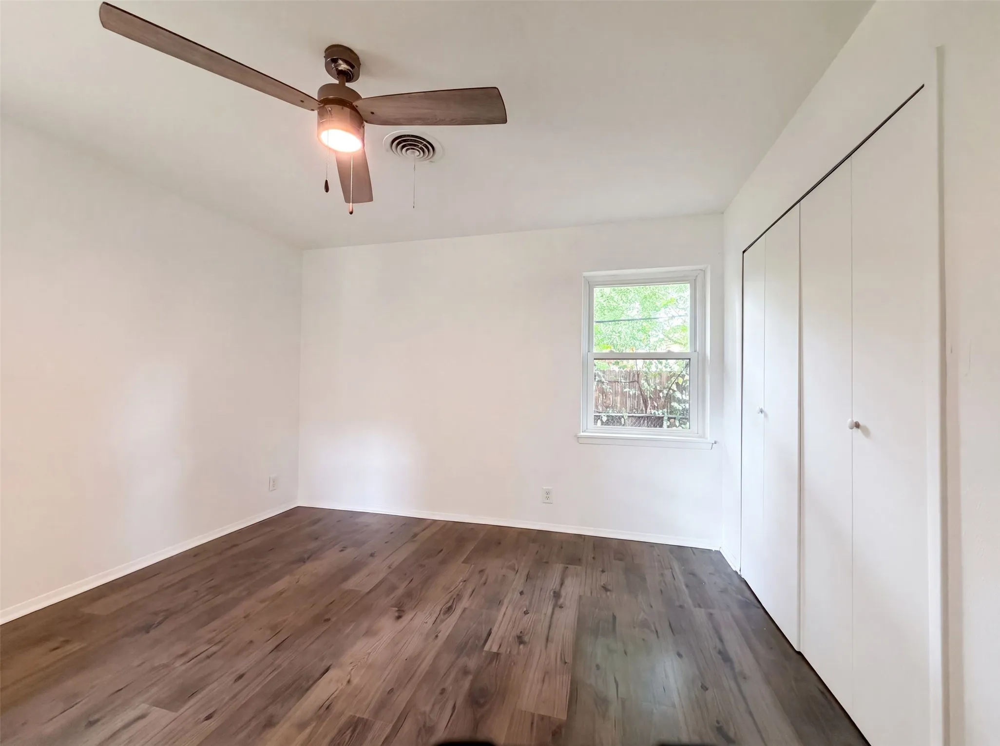 Single Family Residence For Sale in Tarrant County , 1805 Brookview Drive, Arlington, Texas 76010, 4 Bedroom, 2 Bathroom, 2 Garage spaces, 1,790 Sqft, built in 1959, mls#21367644, Real Estate Agent in Arlington, Homes For Sale in Tarrant county, Homes For Sale in Arlington, Realtor in Arlington Texas, Real Estate Brokerage Independent Realty Texas, Luminita Cordes Realtor