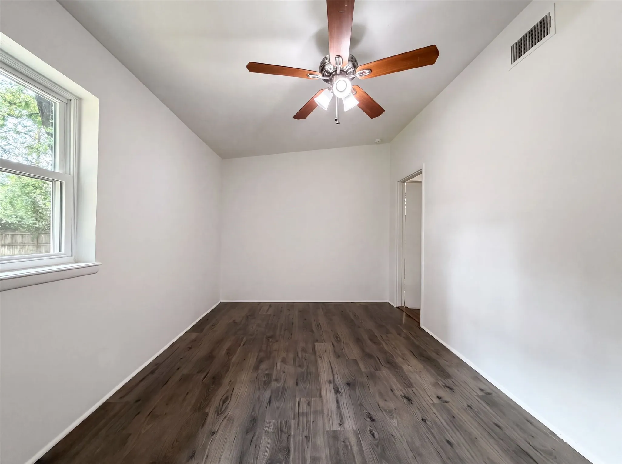 Single Family Residence For Sale in Tarrant County , 1805 Brookview Drive, Arlington, Texas 76010, 4 Bedroom, 2 Bathroom, 2 Garage spaces, 1,790 Sqft, built in 1959, mls#21367644, Real Estate Agent in Arlington, Homes For Sale in Tarrant county, Homes For Sale in Arlington, Realtor in Arlington Texas, Real Estate Brokerage Independent Realty Texas, Luminita Cordes Realtor