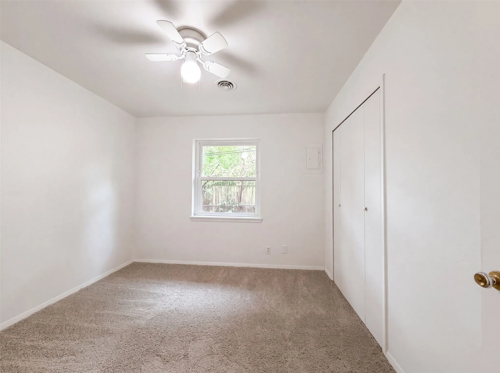 Single Family Residence For Sale in Tarrant County , 1805 Brookview Drive, Arlington, Texas 76010, 4 Bedroom, 2 Bathroom, 2 Garage spaces, 1,790 Sqft, built in 1959, mls#21367644, Real Estate Agent in Arlington, Homes For Sale in Tarrant county, Homes For Sale in Arlington, Realtor in Arlington Texas, Real Estate Brokerage Independent Realty Texas, Luminita Cordes Realtor