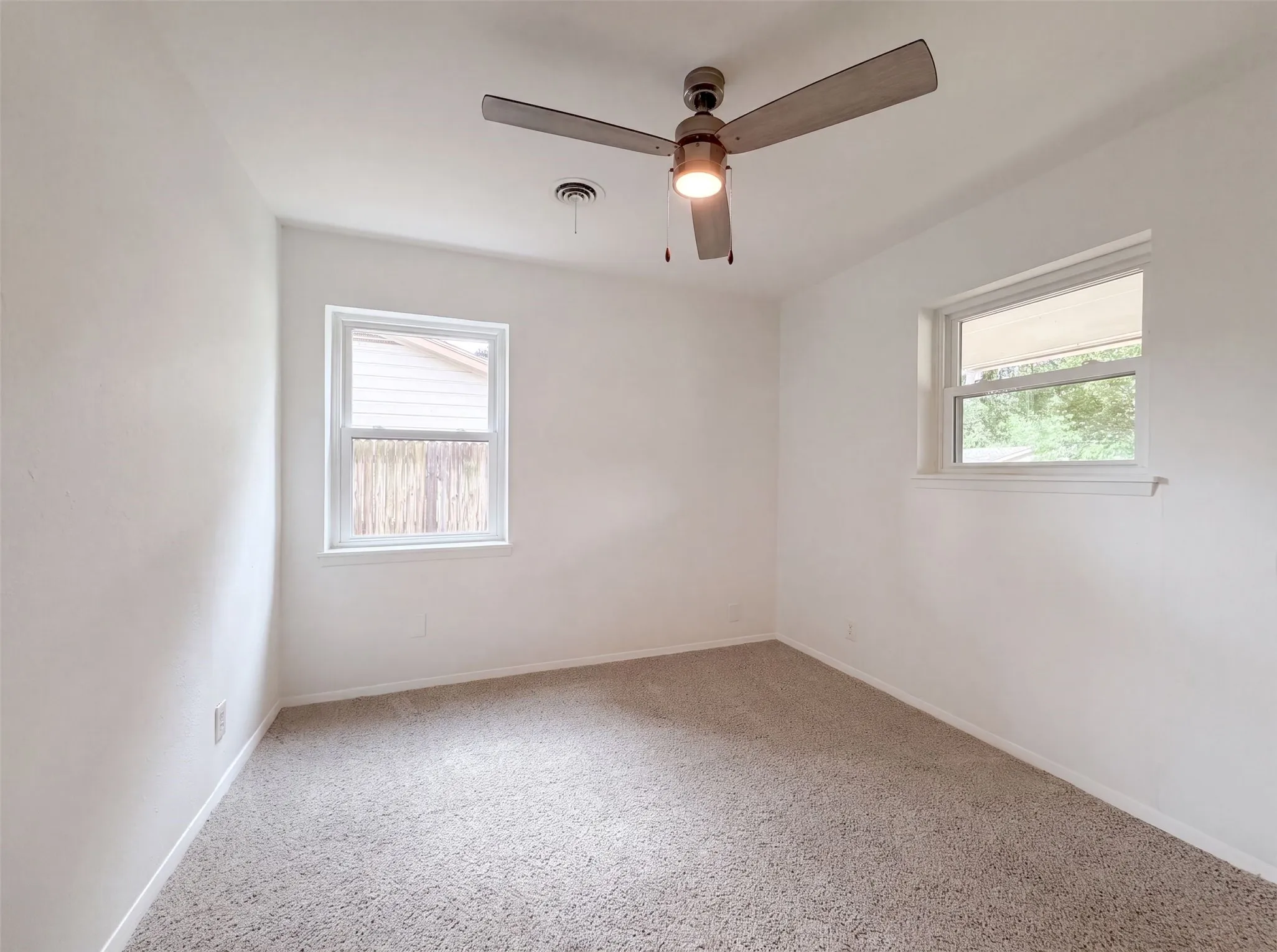 Single Family Residence For Sale in Tarrant County , 1805 Brookview Drive, Arlington, Texas 76010, 4 Bedroom, 2 Bathroom, 2 Garage spaces, 1,790 Sqft, built in 1959, mls#21367644, Real Estate Agent in Arlington, Homes For Sale in Tarrant county, Homes For Sale in Arlington, Realtor in Arlington Texas, Real Estate Brokerage Independent Realty Texas, Luminita Cordes Realtor