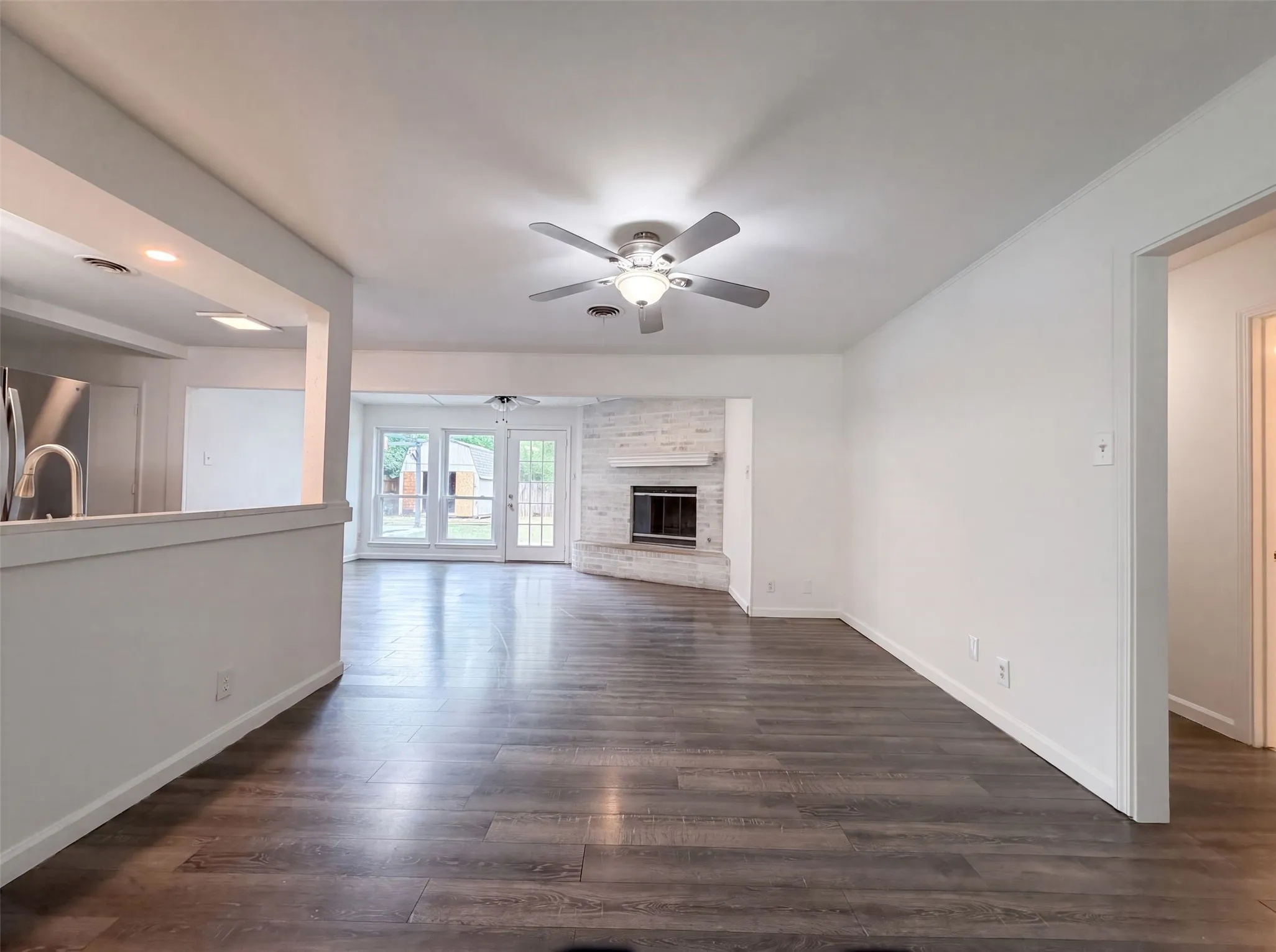 Single Family Residence For Sale in Tarrant County , 1805 Brookview Drive, Arlington, Texas 76010, 4 Bedroom, 2 Bathroom, 2 Garage spaces, 1,790 Sqft, built in 1959, mls#21367644, Real Estate Agent in Arlington, Homes For Sale in Tarrant county, Homes For Sale in Arlington, Realtor in Arlington Texas, Real Estate Brokerage Independent Realty Texas, Luminita Cordes Realtor