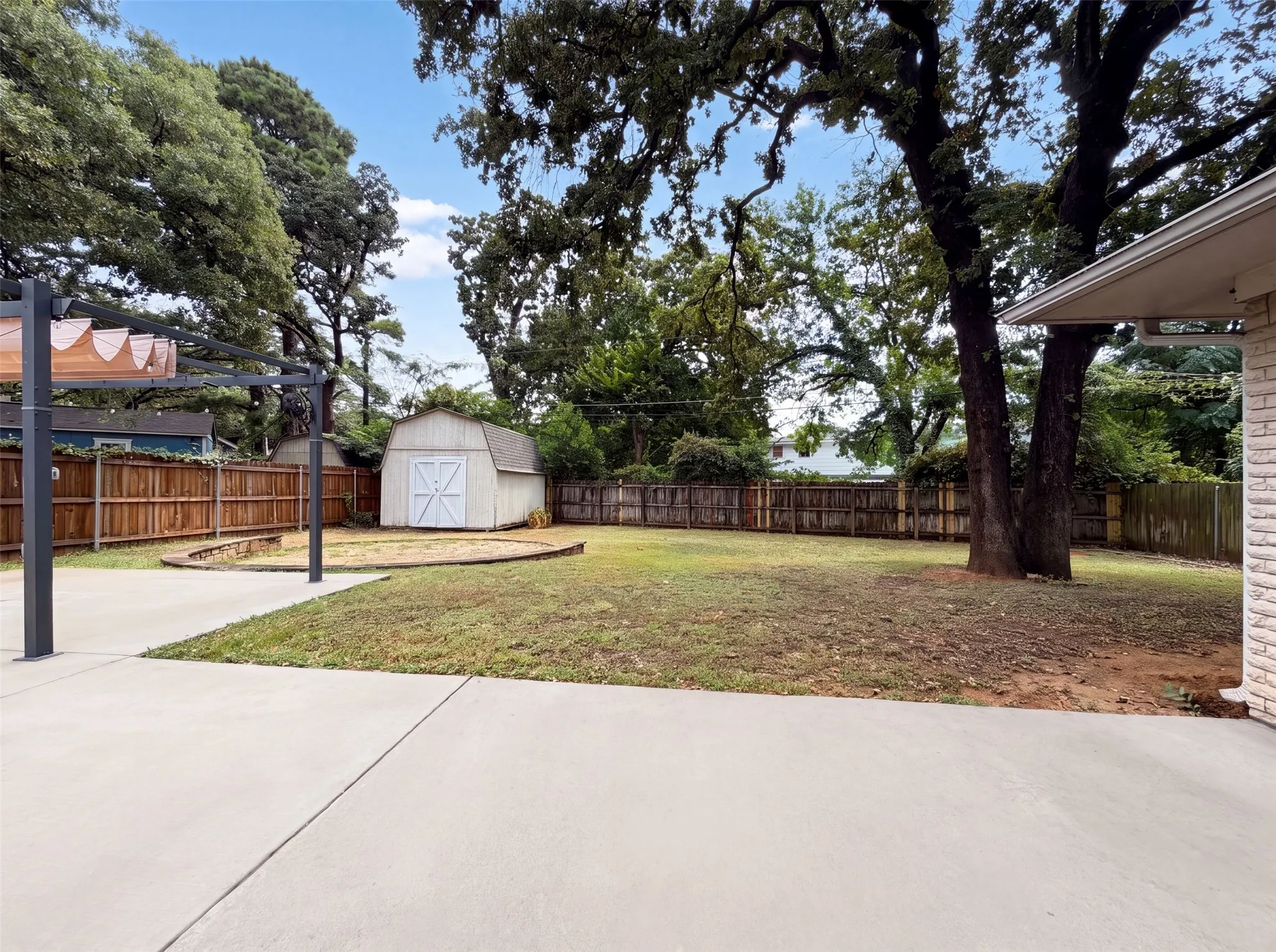 Single Family Residence For Sale in Tarrant County , 1805 Brookview Drive, Arlington, Texas 76010, 4 Bedroom, 2 Bathroom, 2 Garage spaces, 1,790 Sqft, built in 1959, mls#21367644, Real Estate Agent in Arlington, Homes For Sale in Tarrant county, Homes For Sale in Arlington, Realtor in Arlington Texas, Real Estate Brokerage Independent Realty Texas, Luminita Cordes Realtor