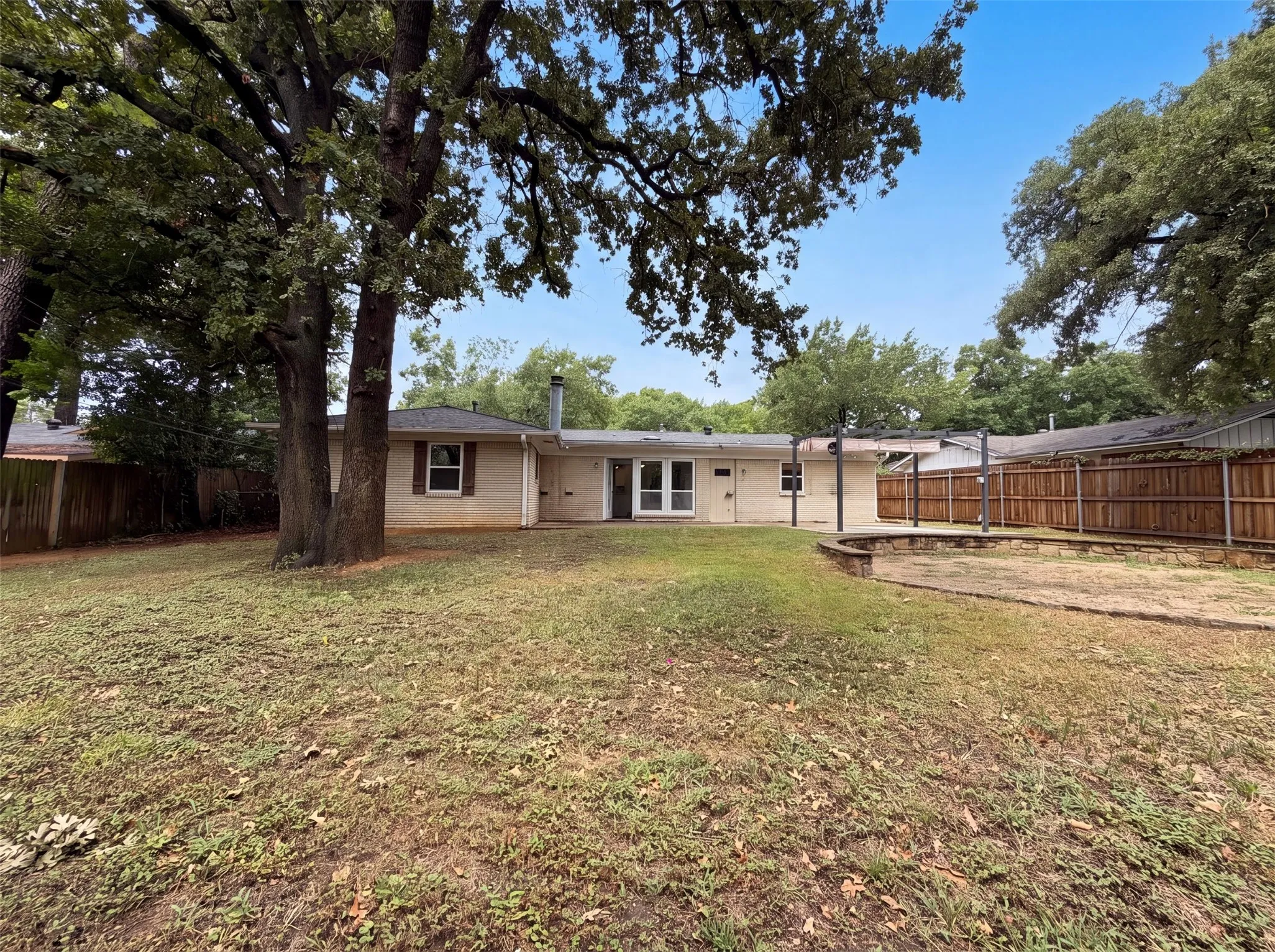 Single Family Residence For Sale in Tarrant County , 1805 Brookview Drive, Arlington, Texas 76010, 4 Bedroom, 2 Bathroom, 2 Garage spaces, 1,790 Sqft, built in 1959, mls#21367644, Real Estate Agent in Arlington, Homes For Sale in Tarrant county, Homes For Sale in Arlington, Realtor in Arlington Texas, Real Estate Brokerage Independent Realty Texas, Luminita Cordes Realtor