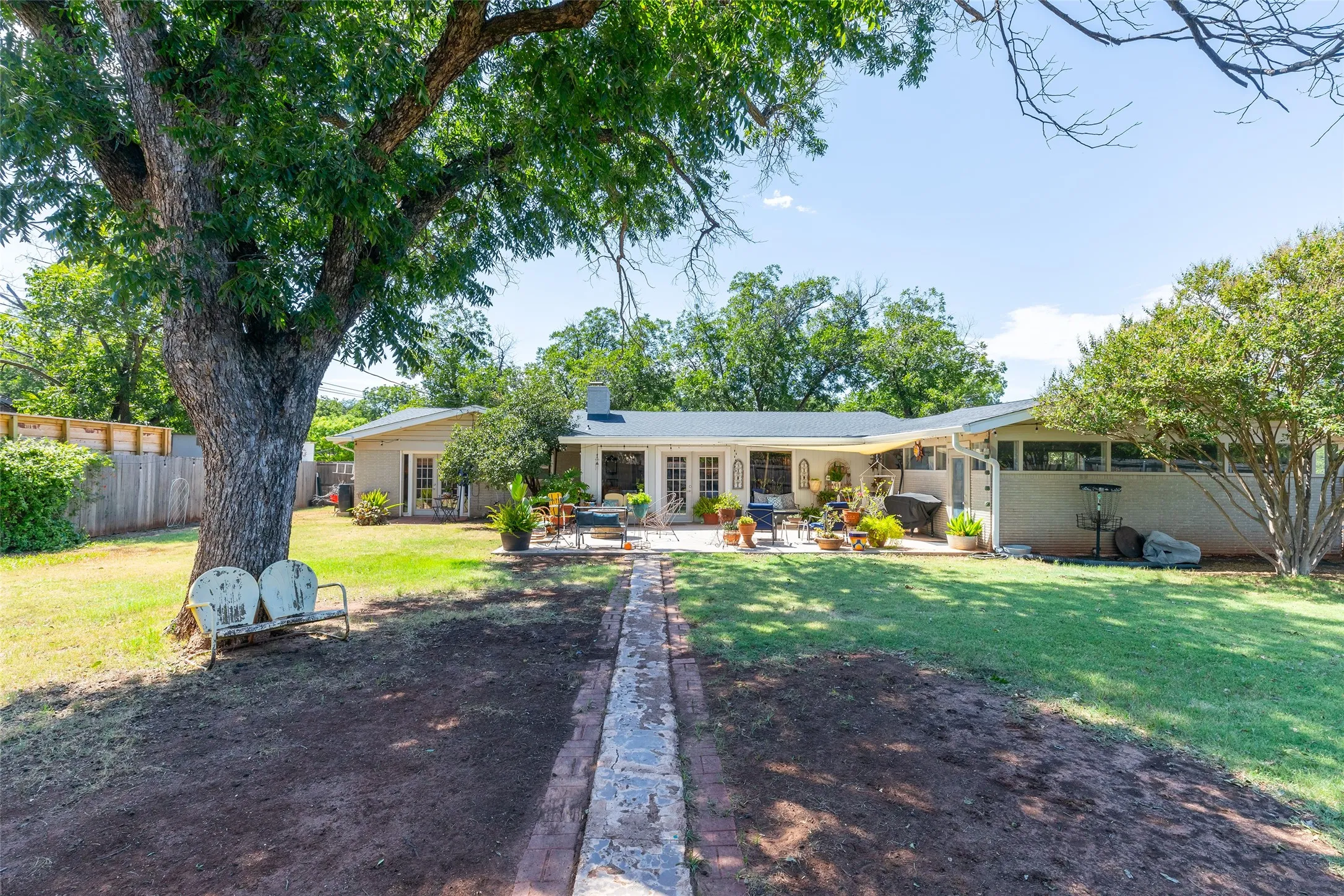 Single Family Residence For Sale in Taylor County , 1801 Sylvan Drive, Abilene, Texas 79605, 3 Bedroom, 2 Bathroom, 2 Garage spaces, 2,695 Sqft, built in 1955, mls#21362672, Real Estate Agent in Abilene, Homes For Sale in Taylor county, Homes For Sale in Abilene, Realtor in Abilene Texas, Real Estate Brokerage Independent Realty Texas, Luminita Cordes Realtor