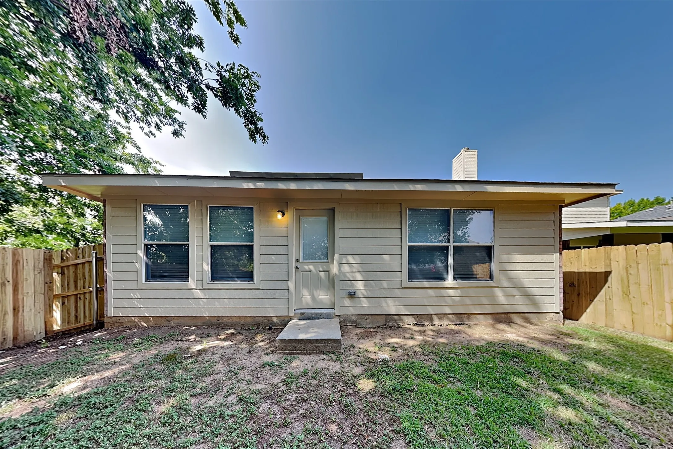 Single Family Residence For Rent in Tarrant County , 2729 Mountain Lion Drive, Fort Worth, Texas 76244, 3 Bedroom, 2 Bathroom, 2 Garage spaces, 1,438 Sqft, built in 2005, mls#21367261, Real Estate Agent in Fort Worth, Homes For Rent in Tarrant county, Homes For Rent in Fort Worth, Realtor in Fort Worth Texas, Real Estate Brokerage Independent Realty Texas, Luminita Cordes Realtor