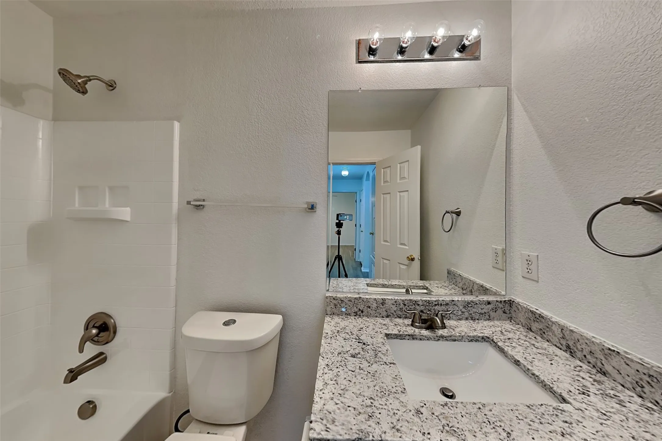 Single Family Residence For Rent in Tarrant County , 2729 Mountain Lion Drive, Fort Worth, Texas 76244, 3 Bedroom, 2 Bathroom, 2 Garage spaces, 1,438 Sqft, built in 2005, mls#21367261, Real Estate Agent in Fort Worth, Homes For Rent in Tarrant county, Homes For Rent in Fort Worth, Realtor in Fort Worth Texas, Real Estate Brokerage Independent Realty Texas, Luminita Cordes Realtor