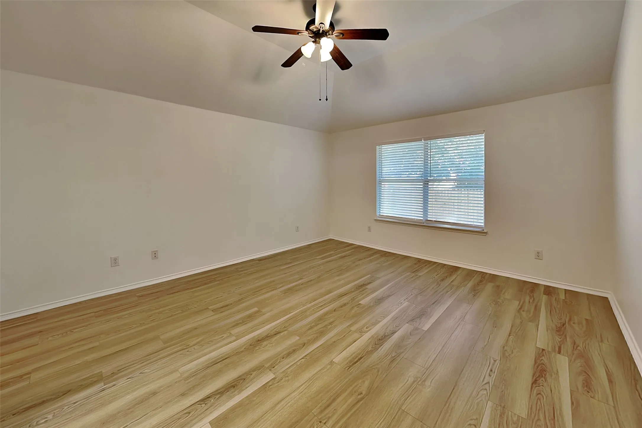 Single Family Residence For Rent in Tarrant County , 2729 Mountain Lion Drive, Fort Worth, Texas 76244, 3 Bedroom, 2 Bathroom, 2 Garage spaces, 1,438 Sqft, built in 2005, mls#21367261, Real Estate Agent in Fort Worth, Homes For Rent in Tarrant county, Homes For Rent in Fort Worth, Realtor in Fort Worth Texas, Real Estate Brokerage Independent Realty Texas, Luminita Cordes Realtor
