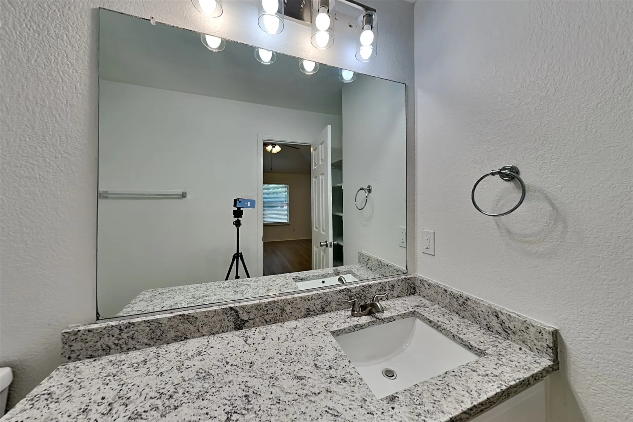 Single Family Residence For Rent in Tarrant County , 2729 Mountain Lion Drive, Fort Worth, Texas 76244, 3 Bedroom, 2 Bathroom, 2 Garage spaces, 1,438 Sqft, built in 2005, mls#21367261, Real Estate Agent in Fort Worth, Homes For Rent in Tarrant county, Homes For Rent in Fort Worth, Realtor in Fort Worth Texas, Real Estate Brokerage Independent Realty Texas, Luminita Cordes Realtor