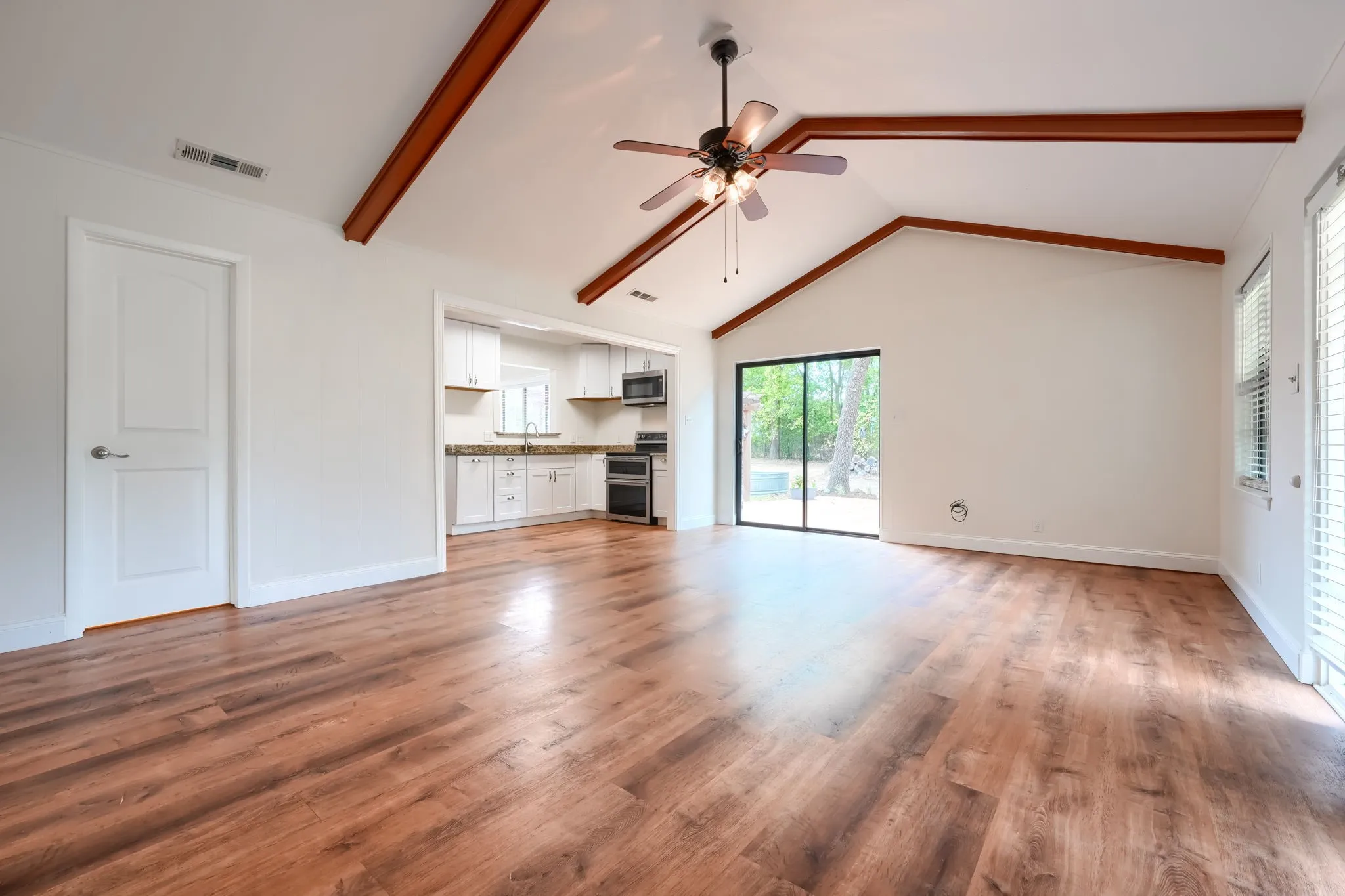 Single Family Residence For Sale in Van Zandt County , 1078 1st Monday Lane, Canton, Texas 75103, 2 Bedroom, 2 Bathroom, Garage spaces, 1,368 Sqft, built in 1973, mls#21367034, Real Estate Agent in Canton, Homes For Sale in Van Zandt county, Homes For Sale in Canton, Realtor in Canton Texas, Real Estate Brokerage Independent Realty Texas, Luminita Cordes Realtor