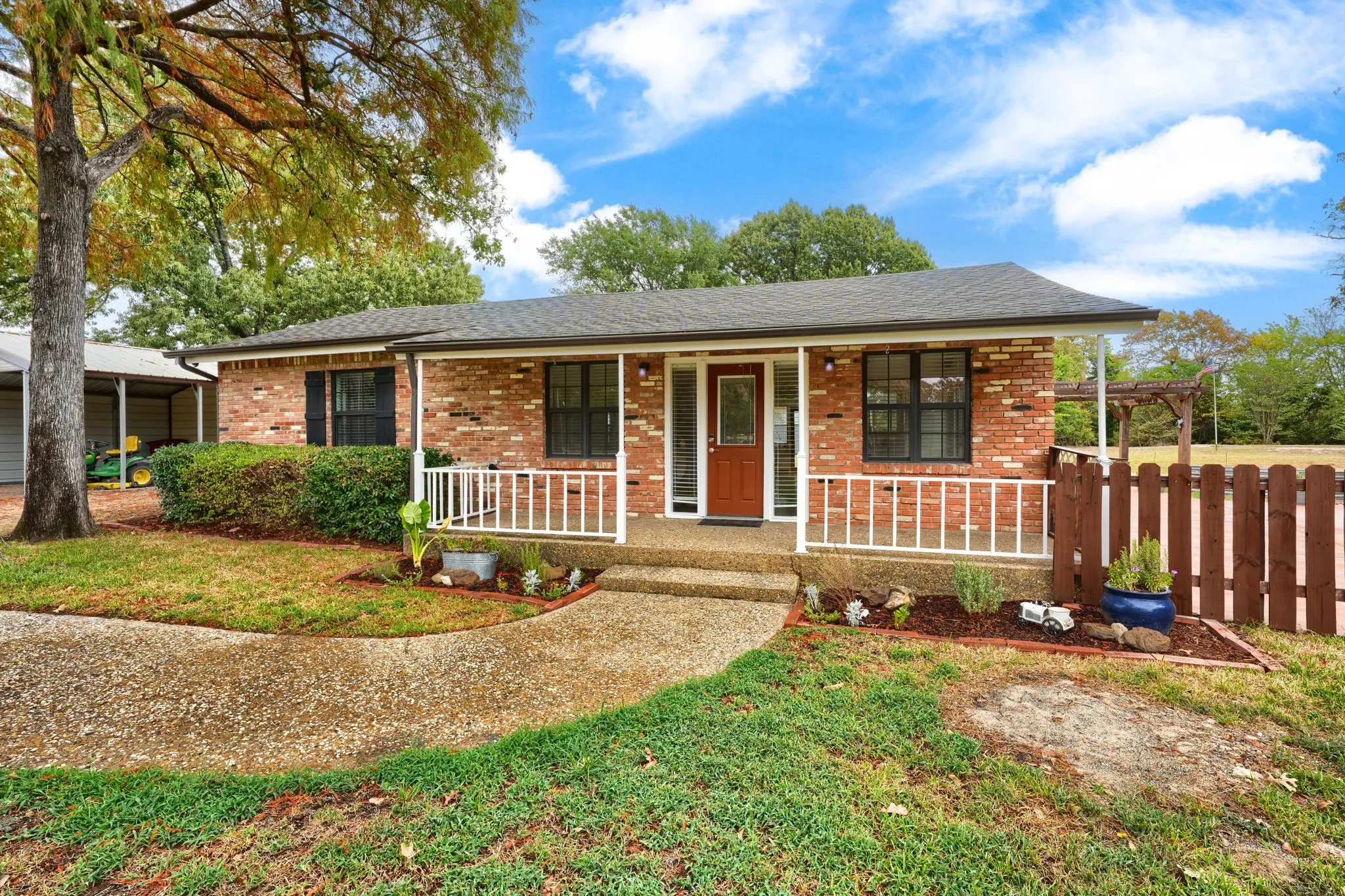 Single Family Residence For Sale in Van Zandt County , 1078 1st Monday Lane, Canton, Texas 75103, 2 Bedroom, 2 Bathroom, Garage spaces, 1,368 Sqft, built in 1973, mls#21367034, Real Estate Agent in Canton, Homes For Sale in Van Zandt county, Homes For Sale in Canton, Realtor in Canton Texas, Real Estate Brokerage Independent Realty Texas, Luminita Cordes Realtor
